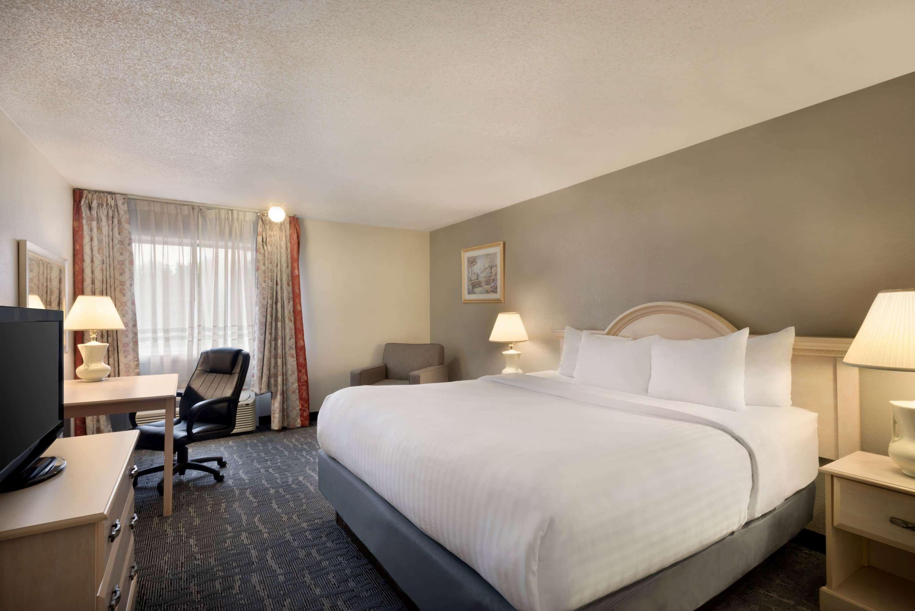 Baymont by Wyndham Des Moines North — photo 4