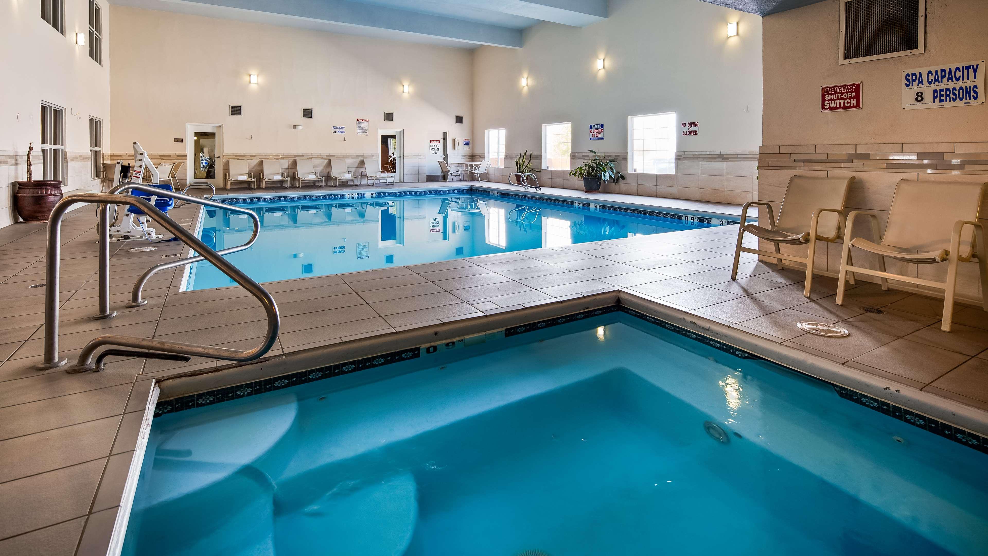 Best Western Plus Executive Suites — photo 4