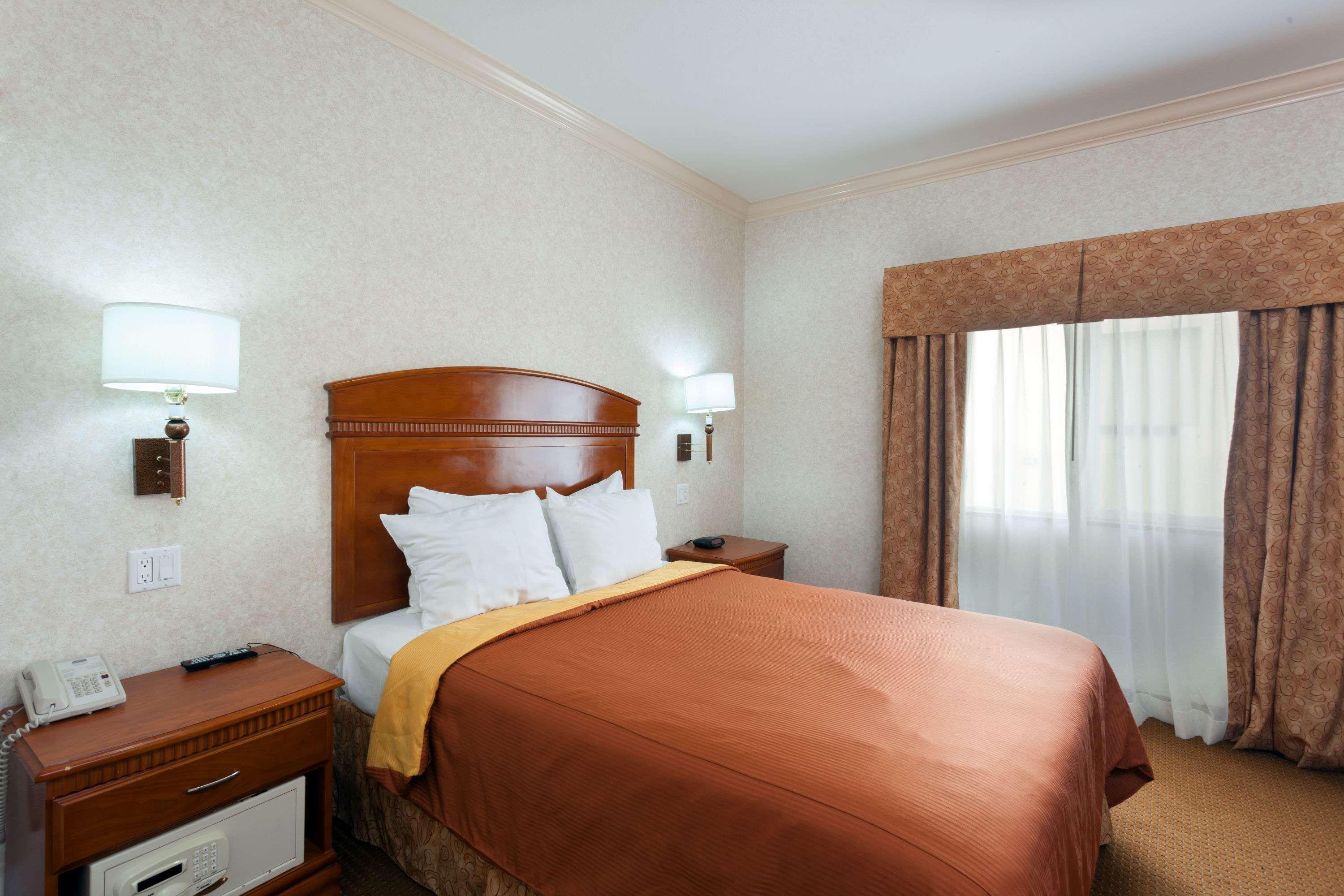 Howard Johnson Hotel & Suites by Wyndham Pico Rivera — photo 4