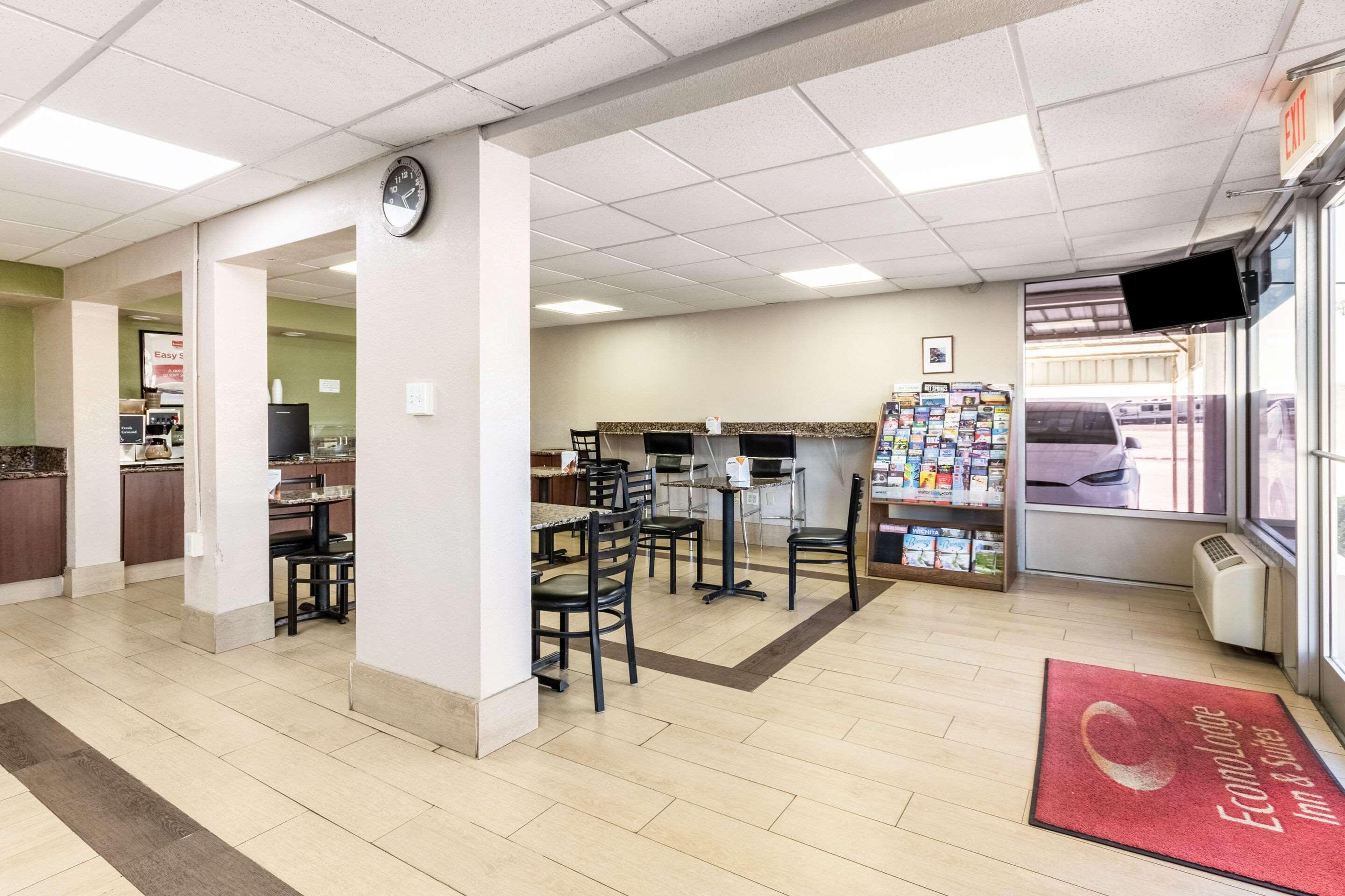 Econo Lodge Inn & Suites Near Bricktown — photo 5