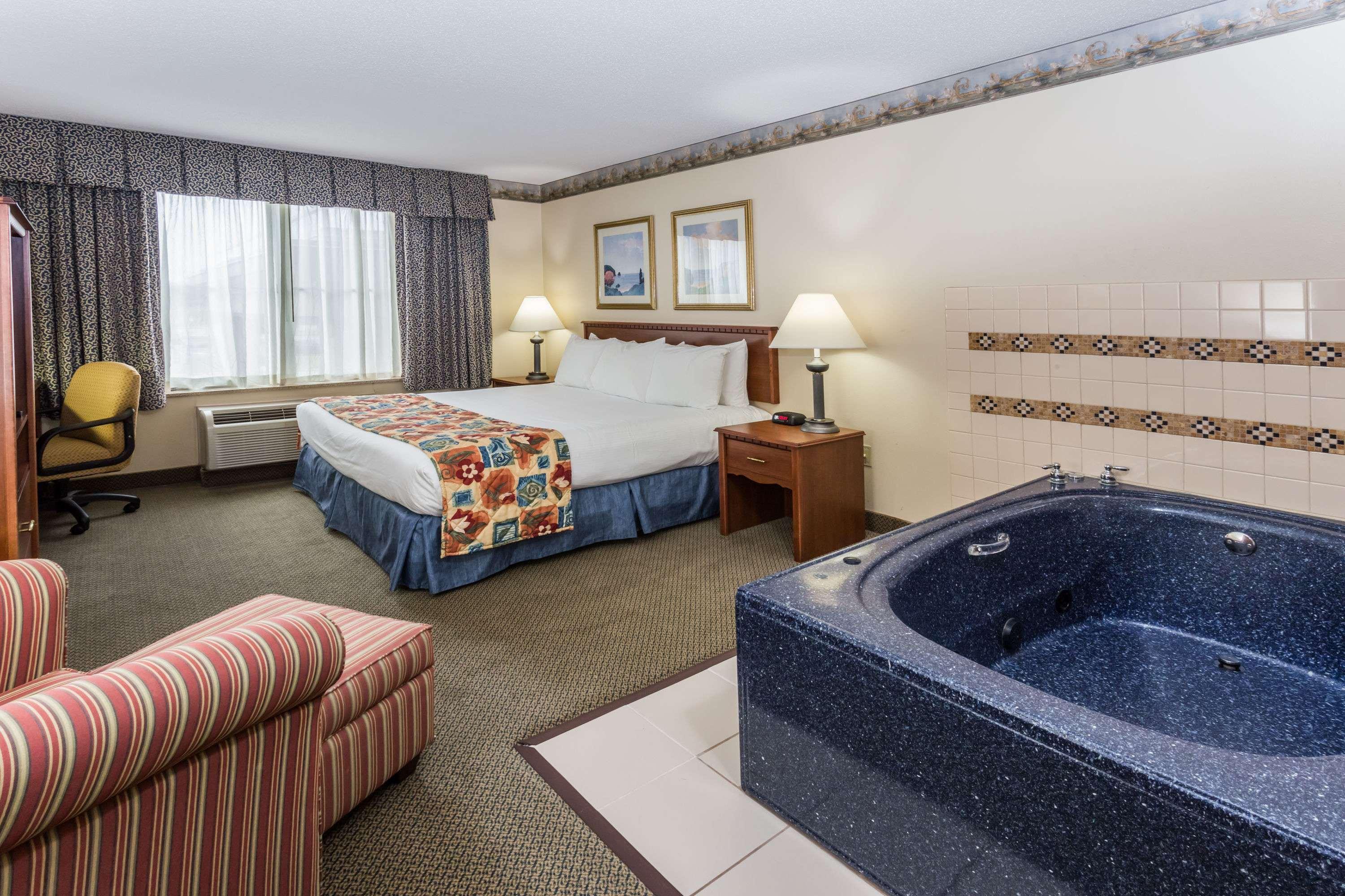 Baymont Inn & Suites Waterford/Burlington — photo 4