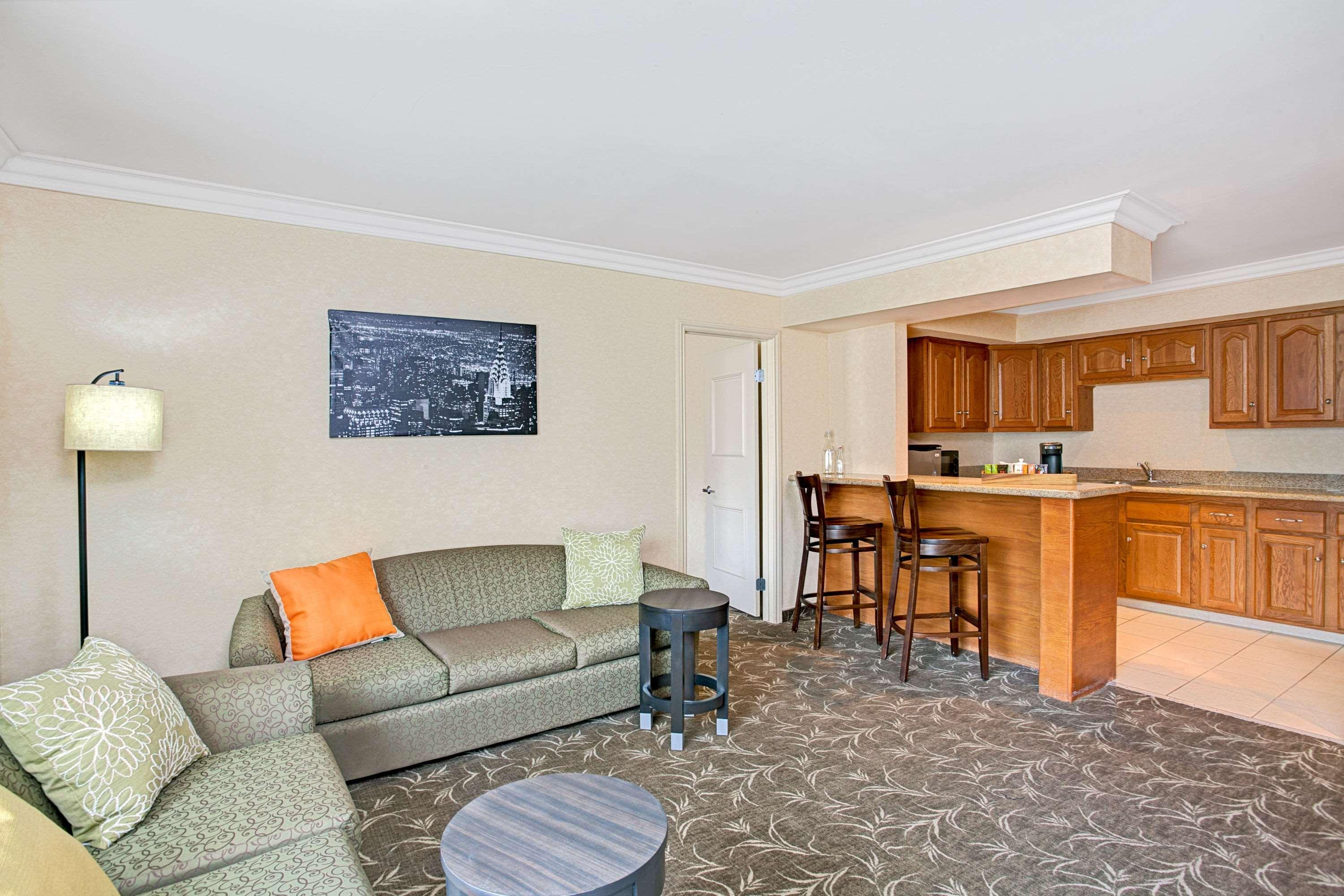 Ramada by Wyndham Los Angeles/Downtown West — photo 5