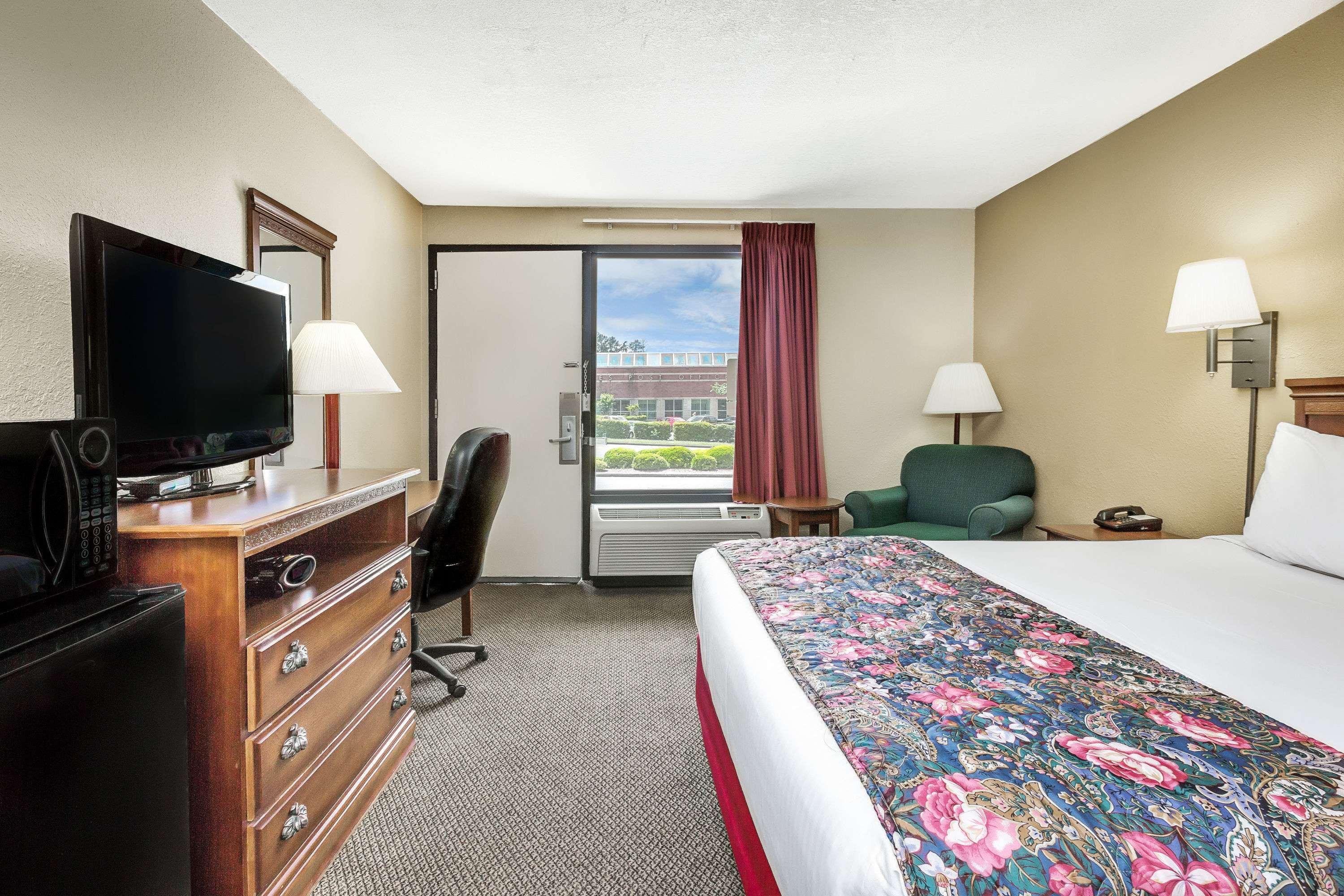 Days Inn Galleria-Birmingham — photo 5