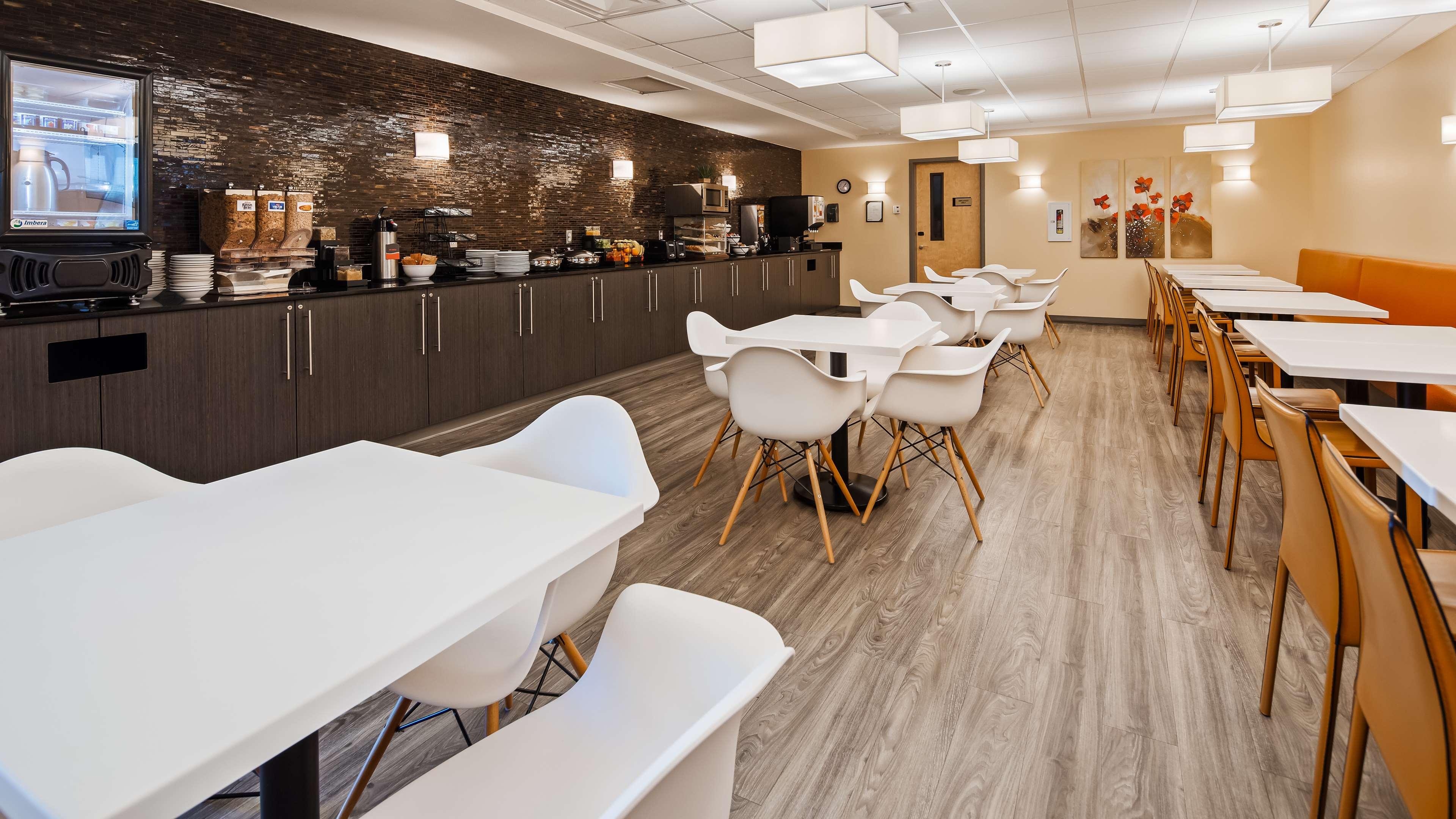 Best Western Plus Airport Inn & Suites — photo 5