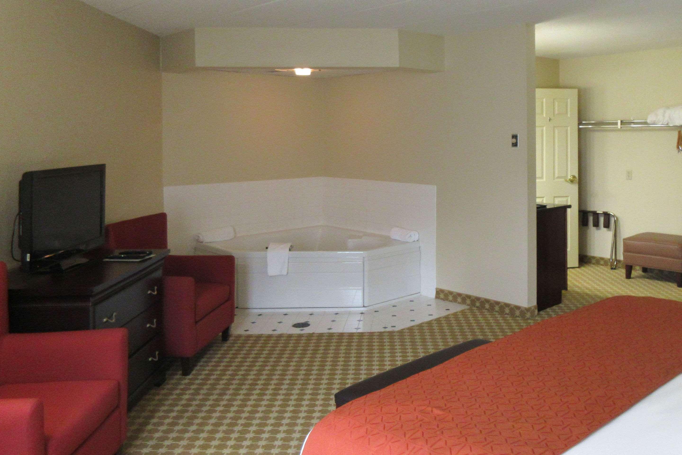 Country Inn & Suites by Radisson, Alexandria, MN — photo 5