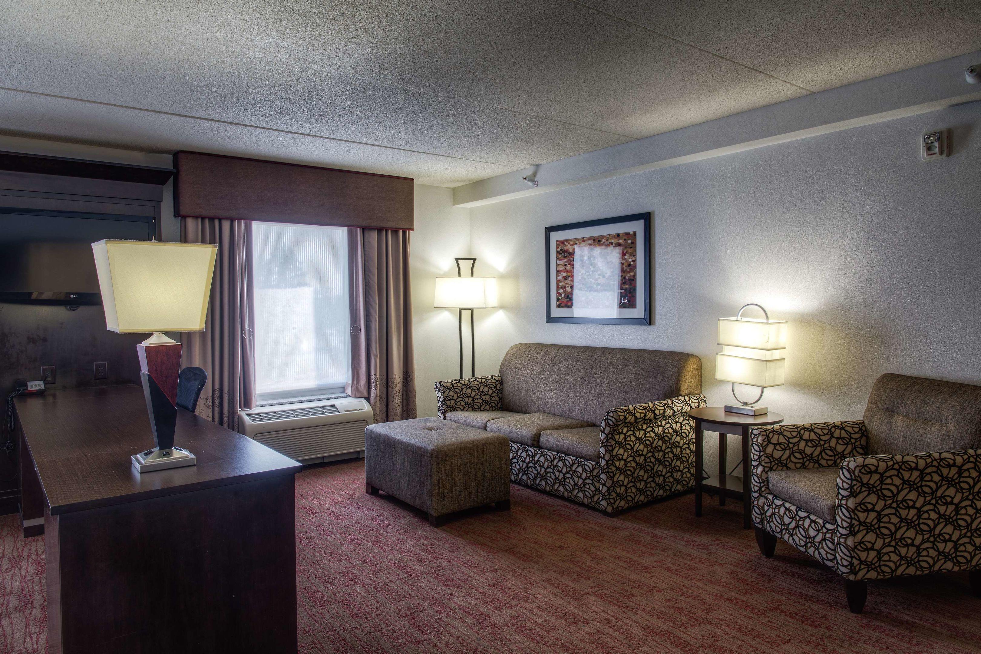 Hampton Inn & Suites Detroit/Airport Romulus — photo 4