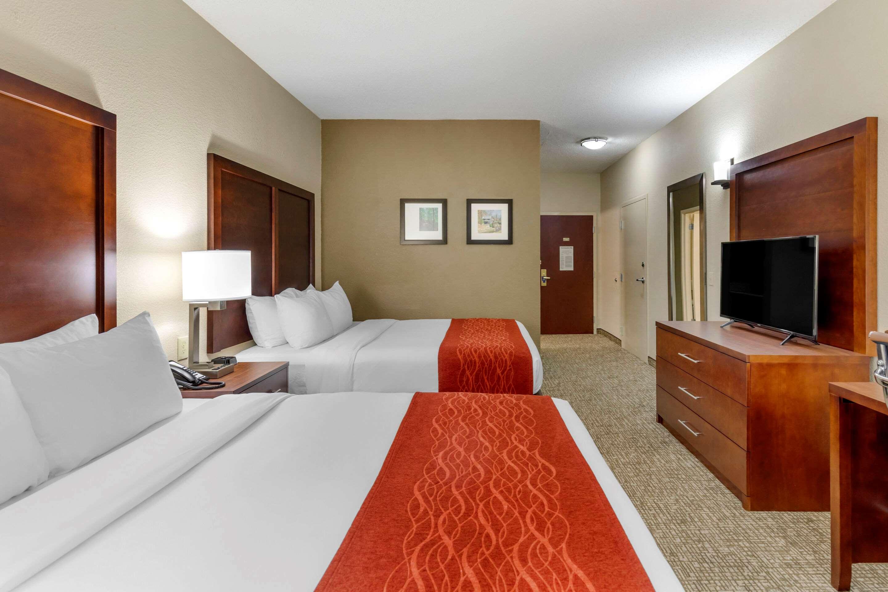 Comfort Inn & Suites — photo 5
