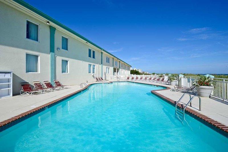 Best Western Plus Holiday Sands Inn & Suites — photo 4