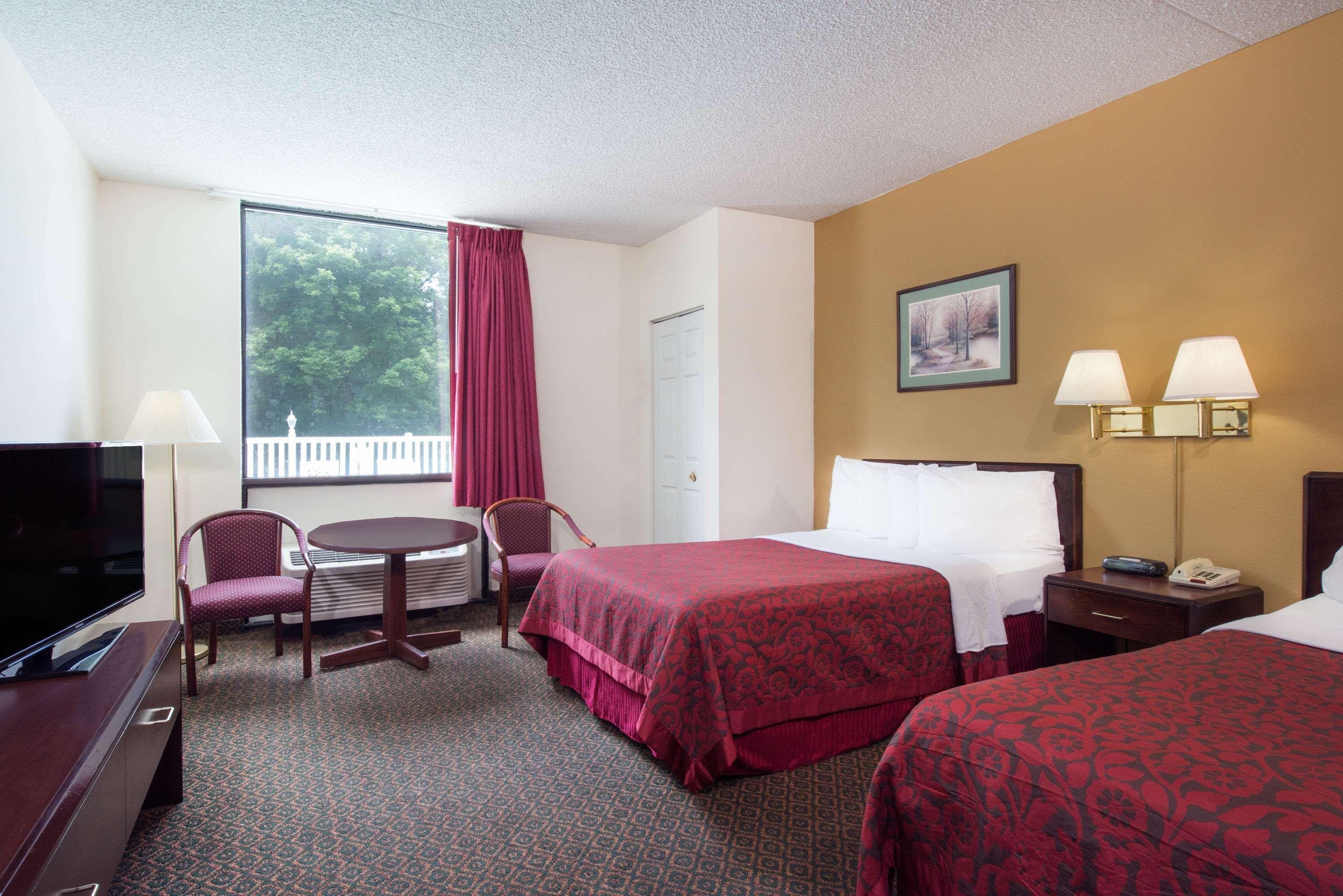 Days Inn by Wyndham Chambersburg — photo 5