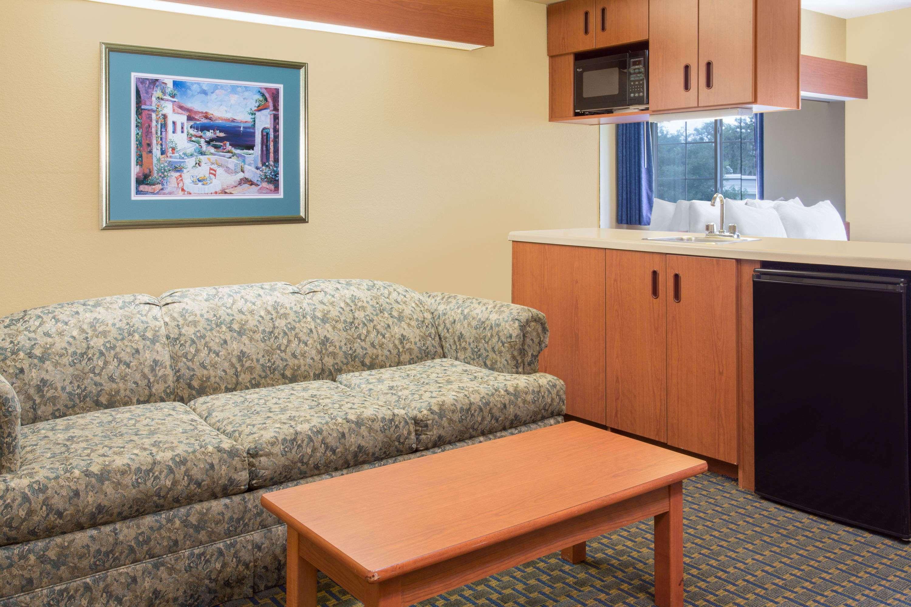 Microtel Inn & Suites by Wyndham Leesburg/Mt Dora — photo 3