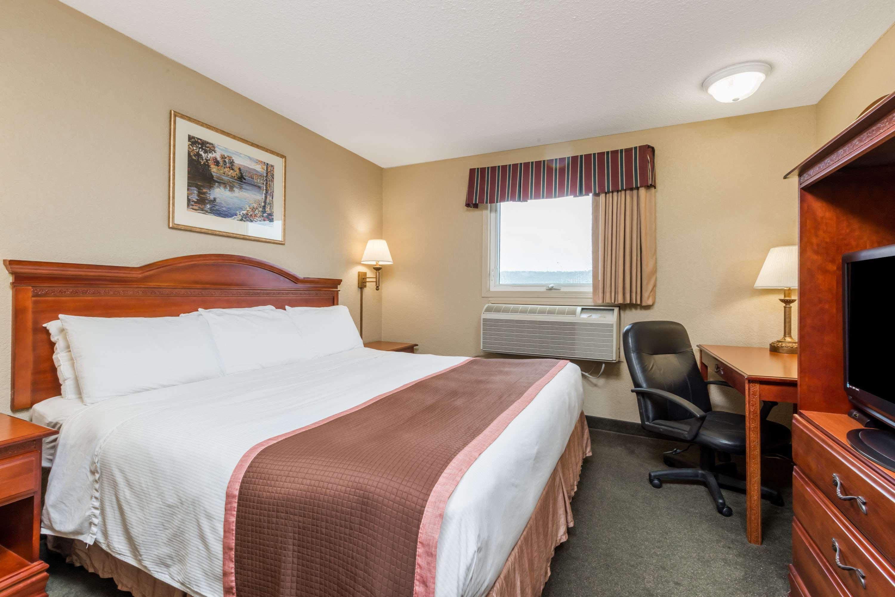 Super 8 by Wyndham Grimsby Ontario — photo 4