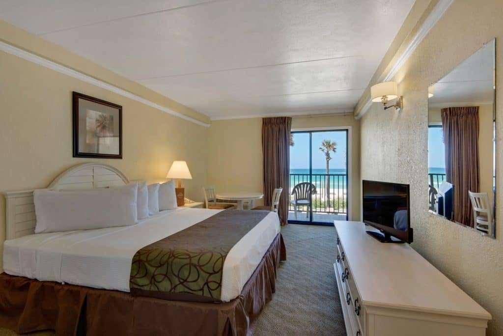 Ramada by Wyndham Panama City Beach / Beachfront — photo 4