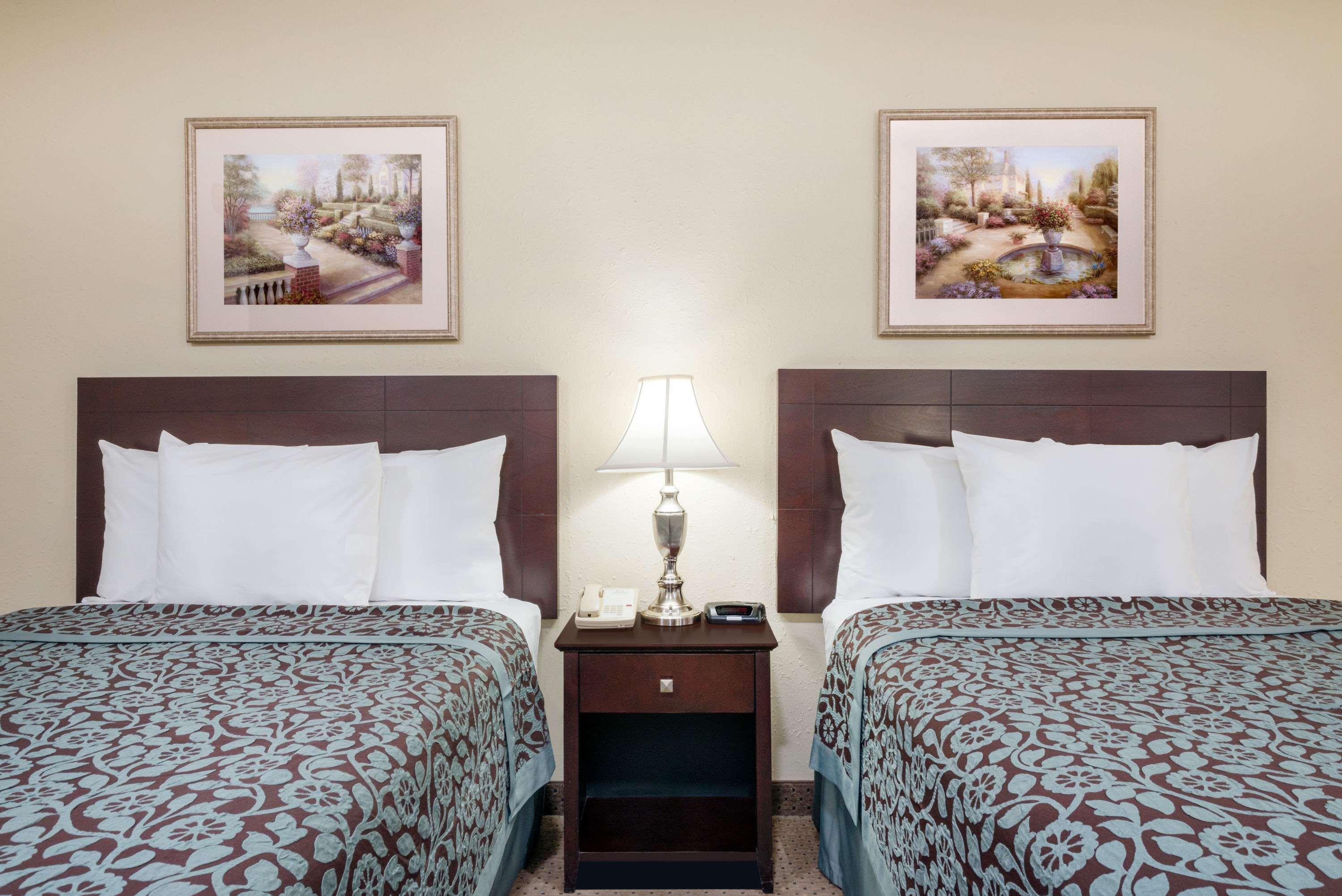 Days Inn Indianapolis Off I-69 — photo 4