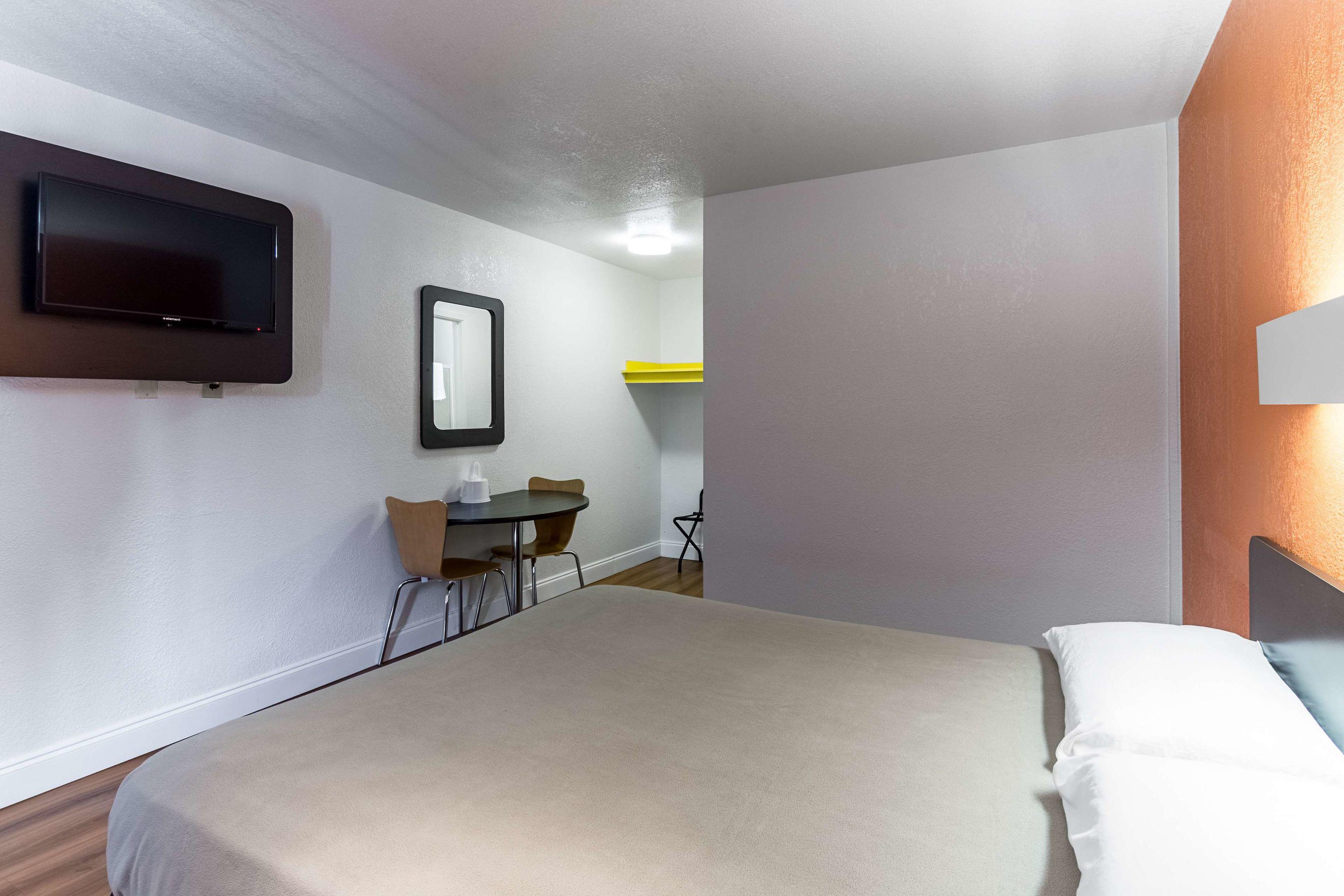 Motel 6 Pensacola West — photo 4
