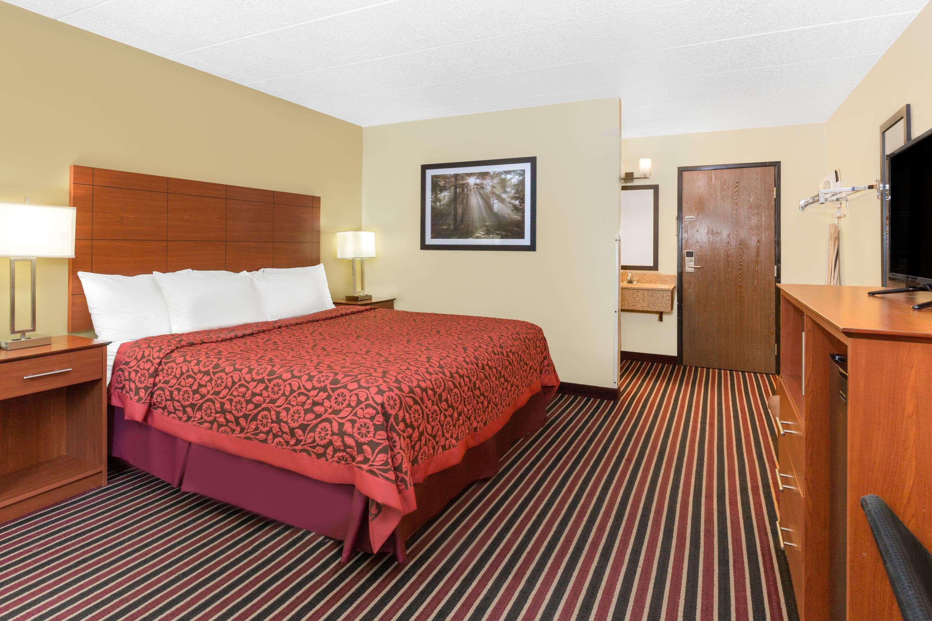 Days Inn by Wyndham Newton — photo 3