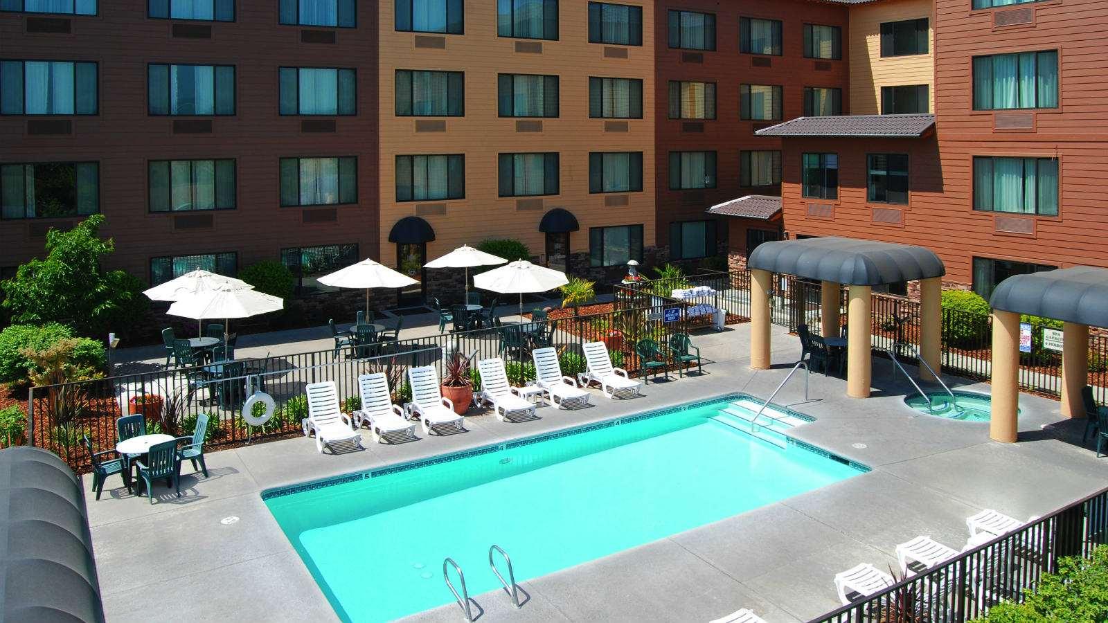 Oxford Suites Chico — photo 3