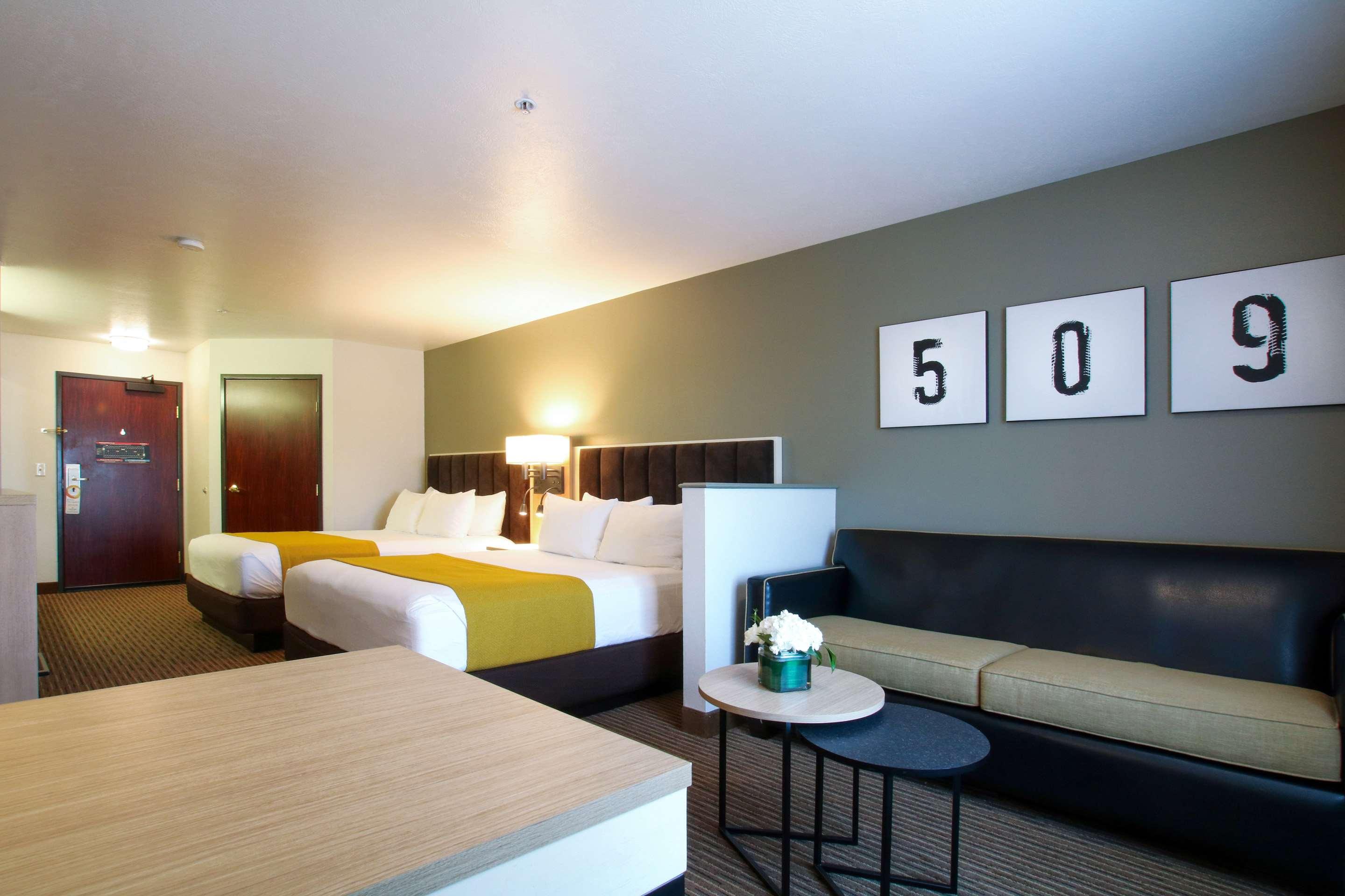 Oxford Suites Spokane Valley — photo 3