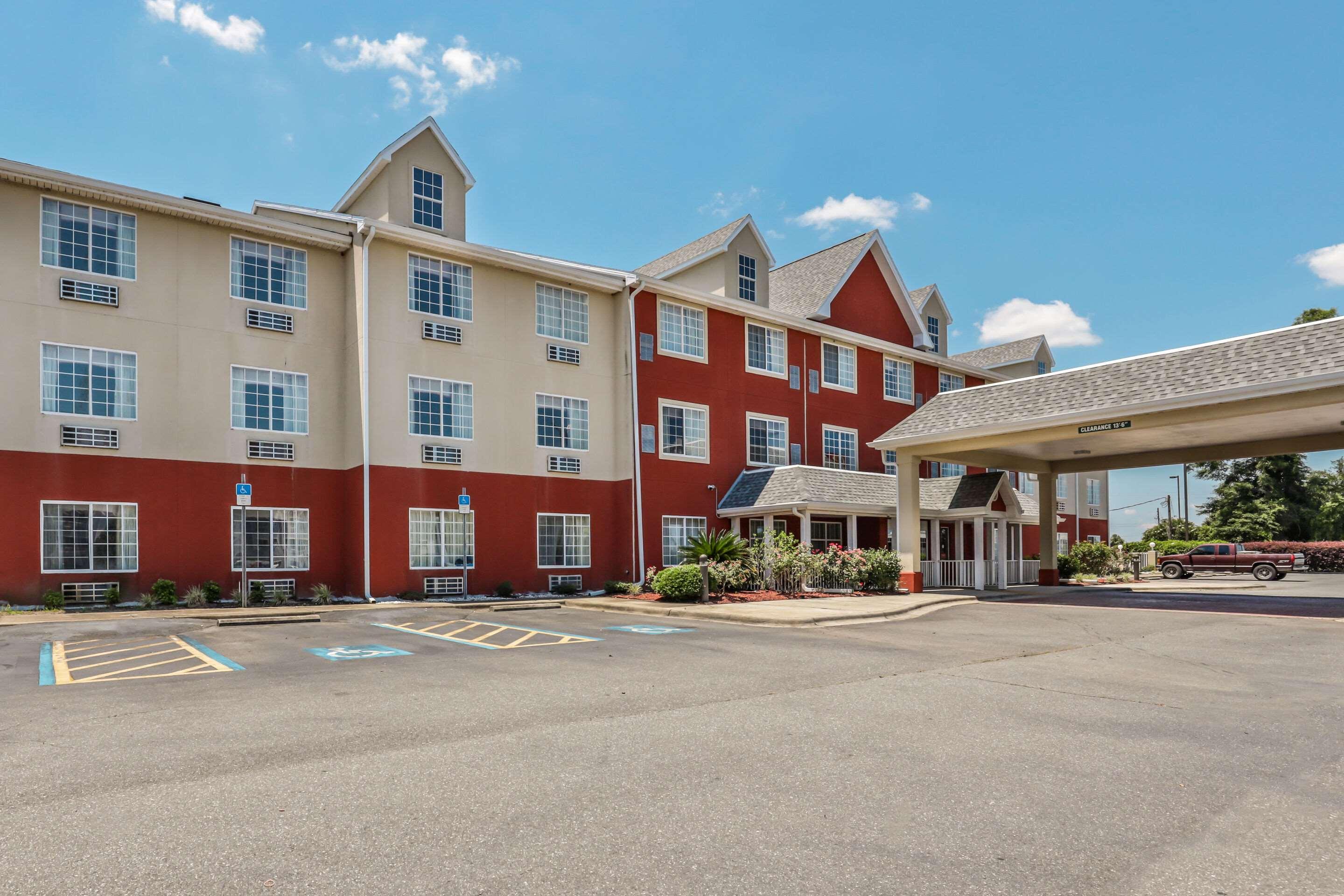 Econo Lodge Inn & Suites Marianna — photo 5