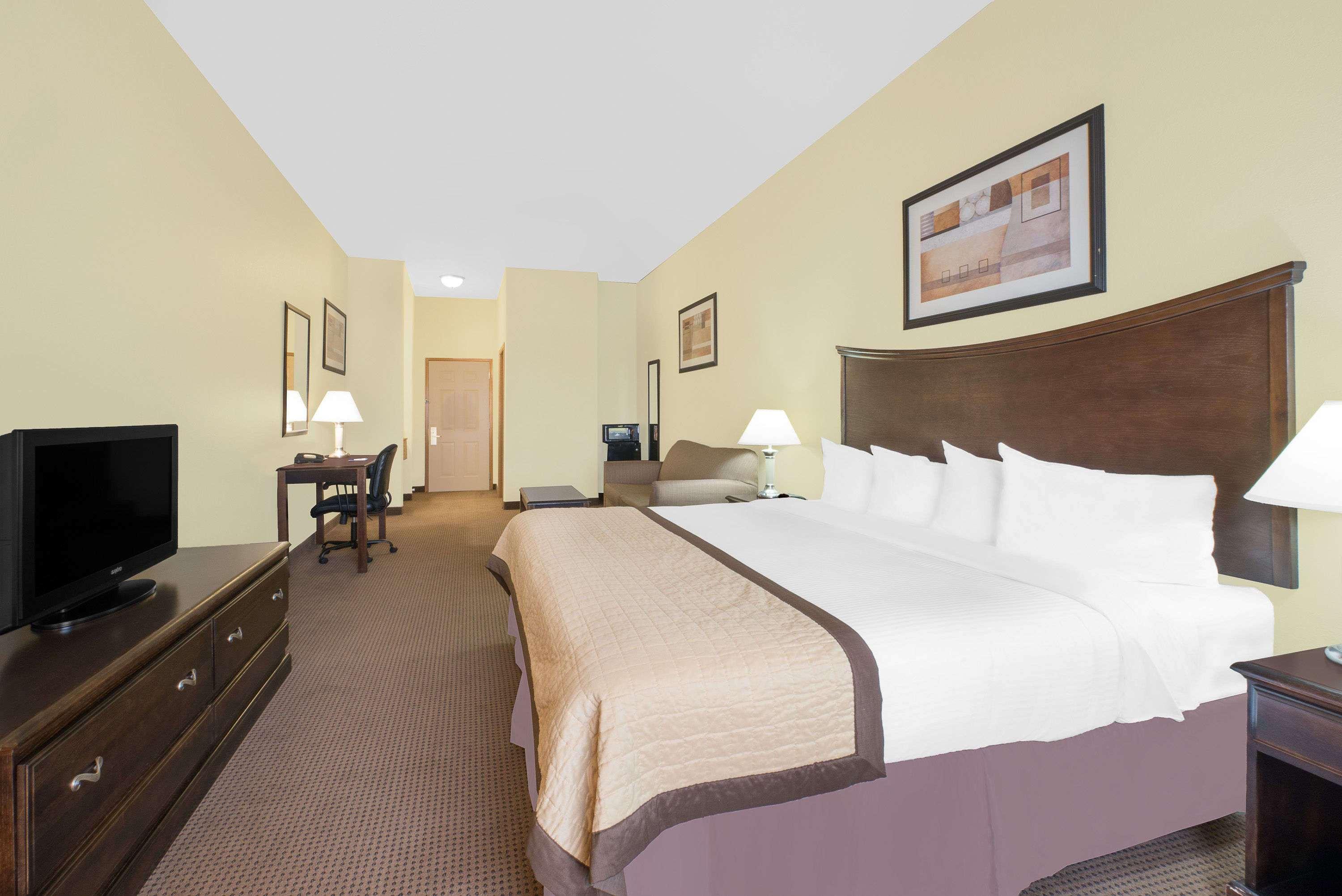 Baymont Inn & Suites Snyder — photo 4
