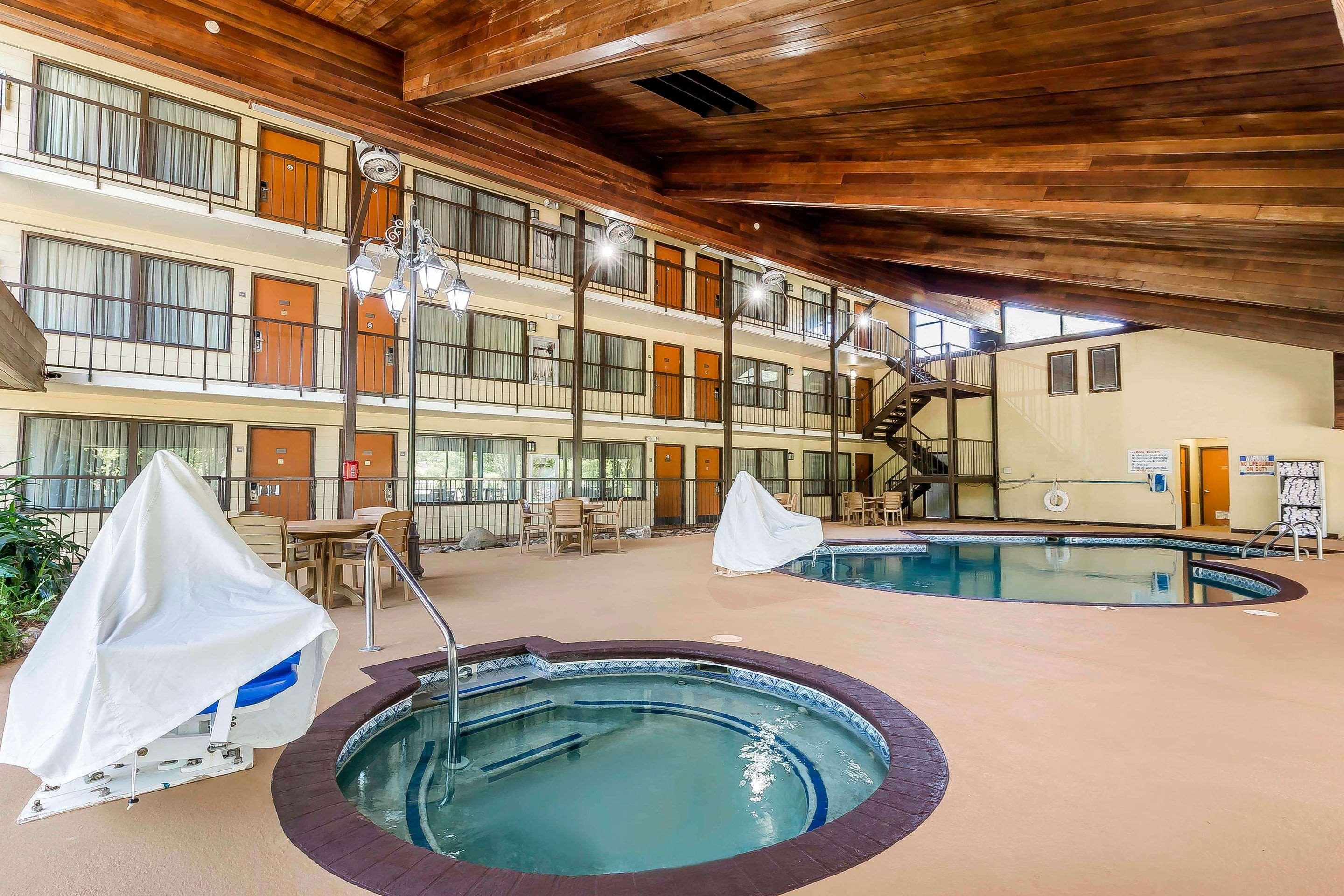 Quality Inn & Suites Sevierville - Pigeon Forge — photo 3