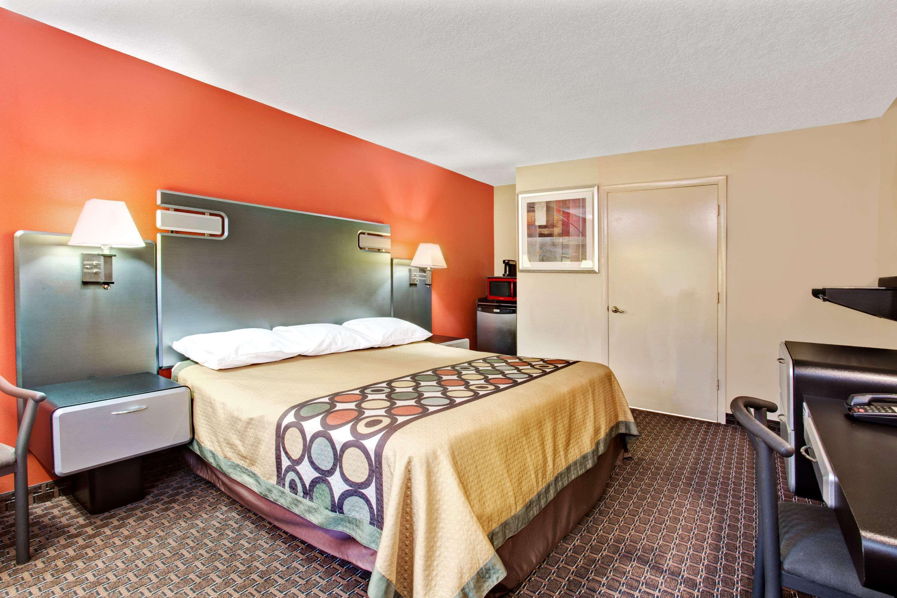 Super 8 by Wyndham Kissimmee/Maingate/Orlando Area — photo 4
