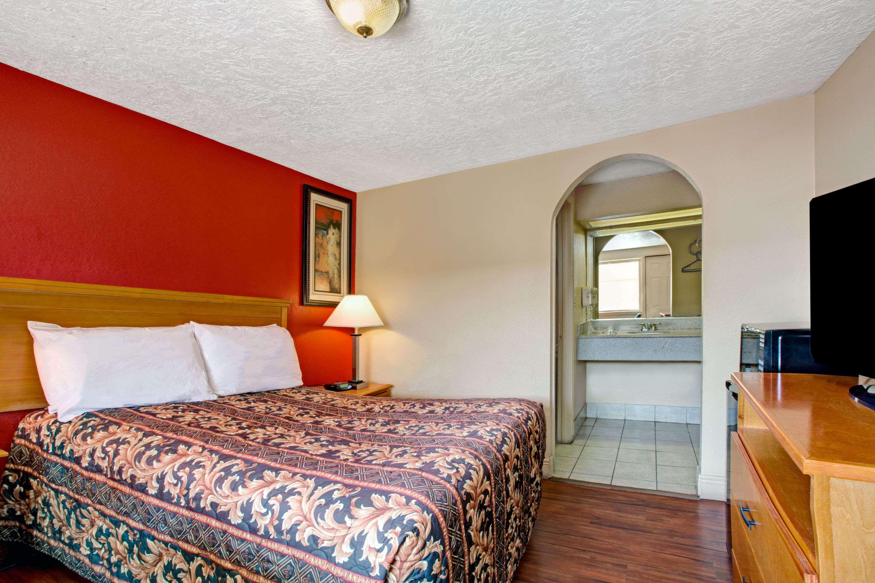 Knights Inn Galveston — photo 4