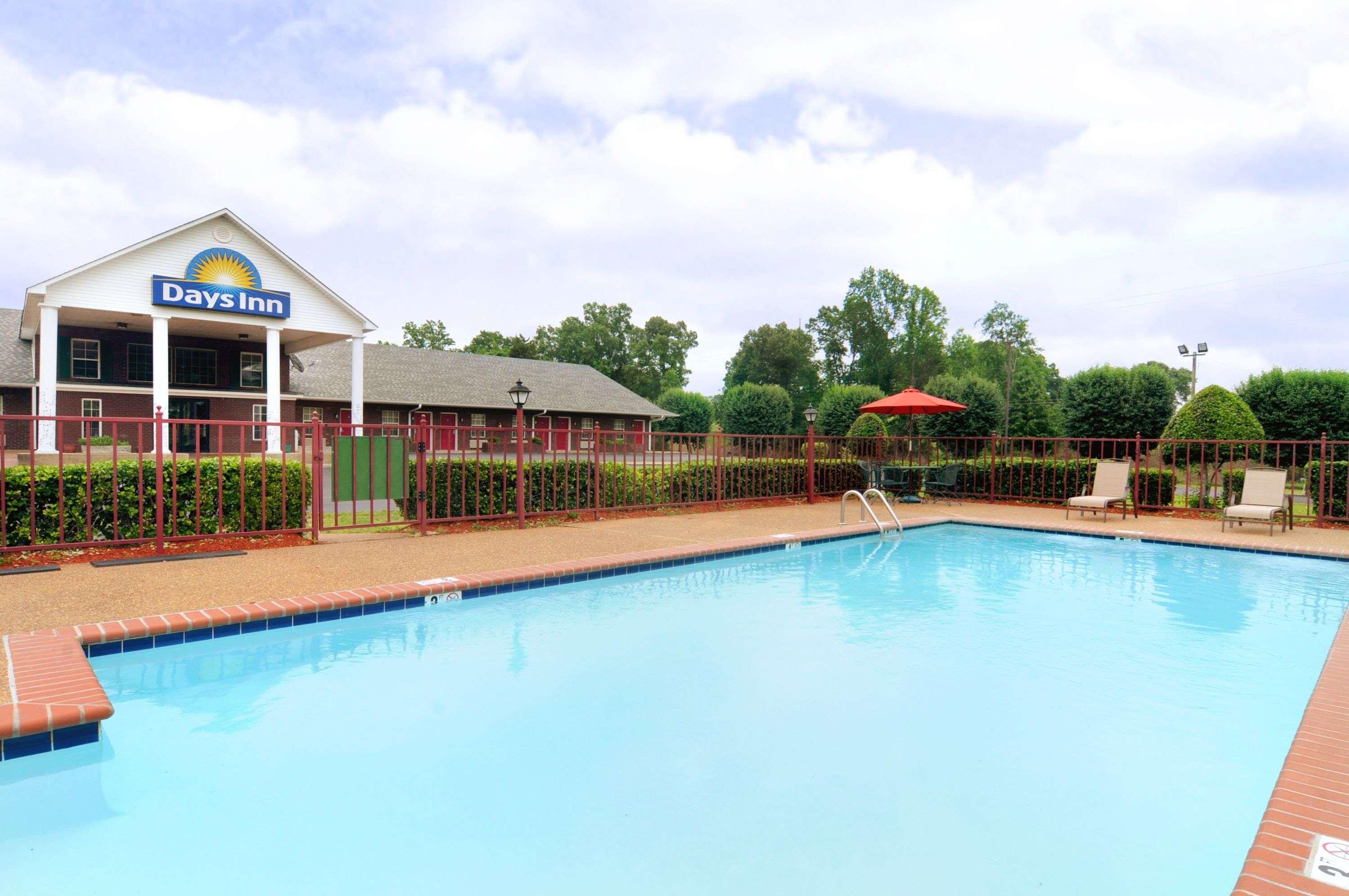 Days Inn by Wyndham Savannah — photo 4
