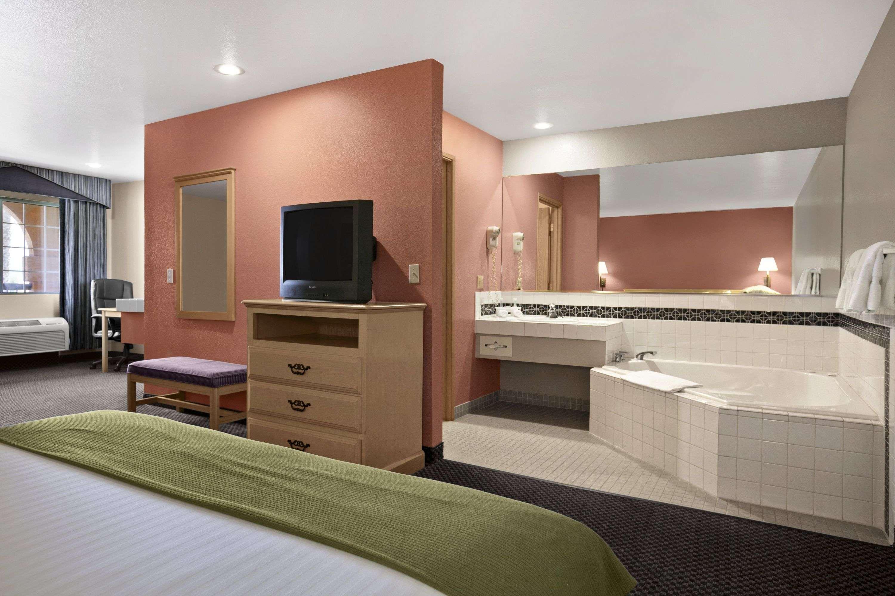 Travelodge Ukiah — photo 4
