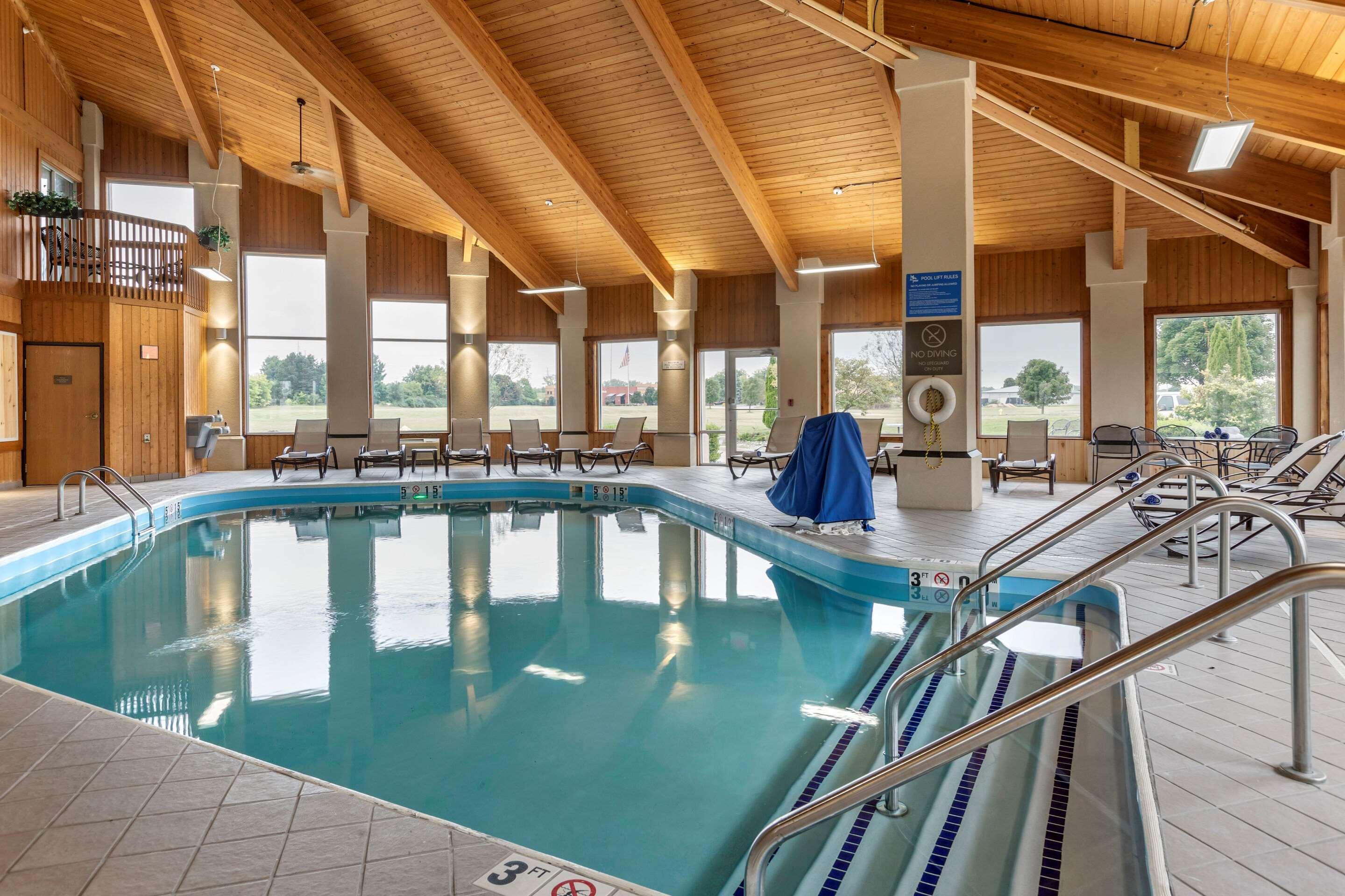 Comfort Inn & Suites Dimondale - Lansing — photo 4