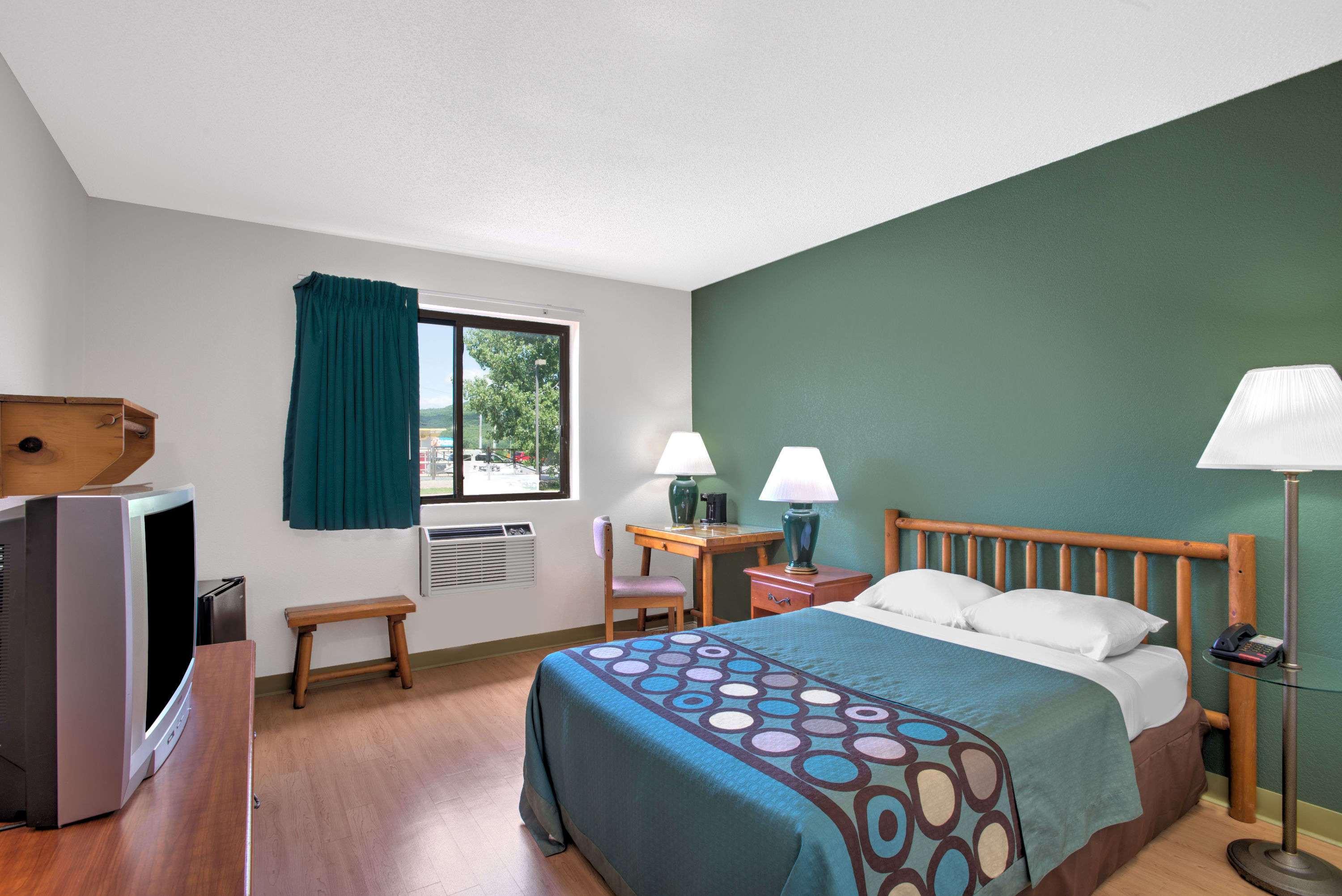 Super 8 by Wyndham Ticonderoga — photo 4