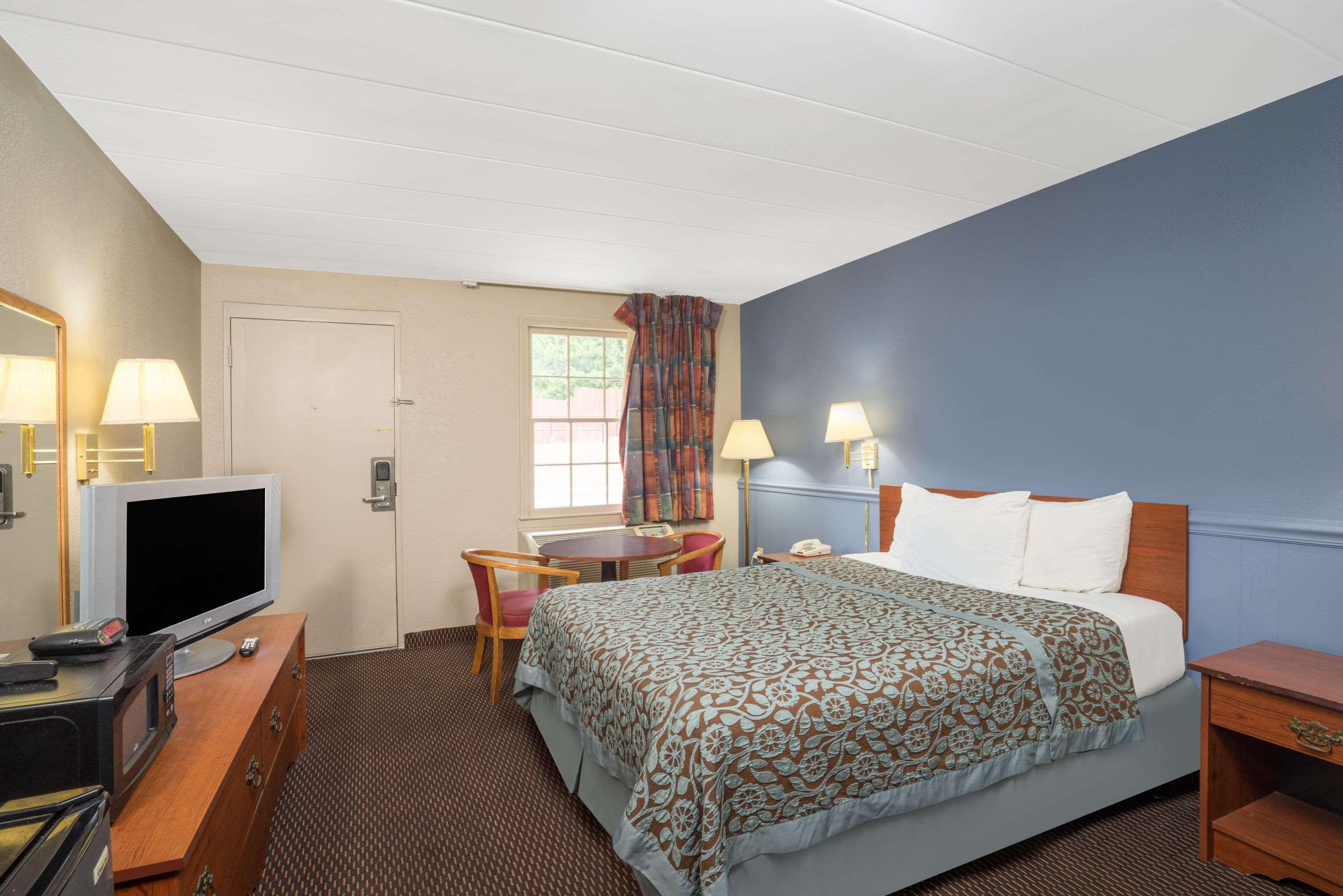 Days Inn by Wyndham Lincolnton — photo 5