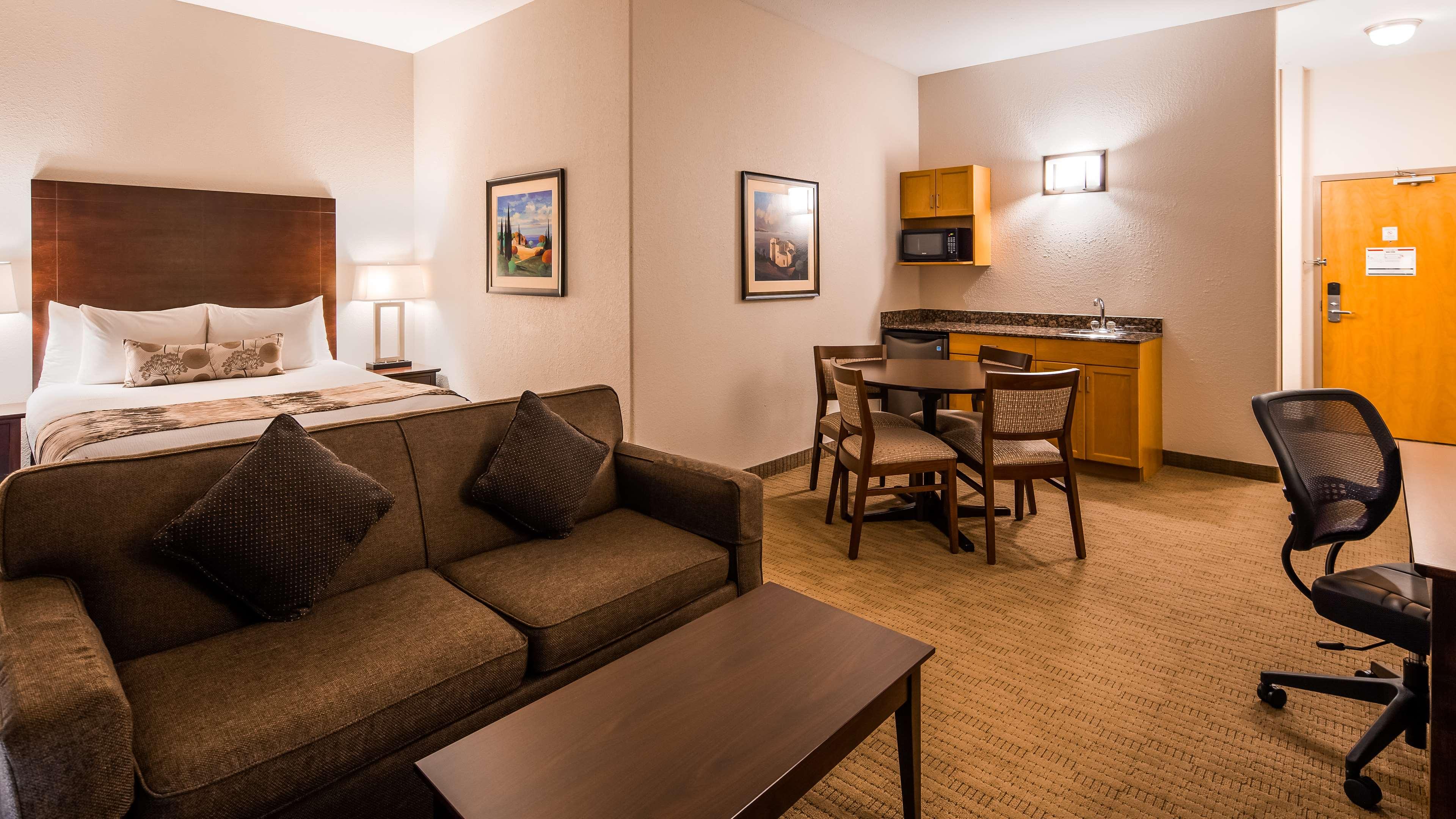 Best Western Plus Pembina Inn & Suites — photo 5
