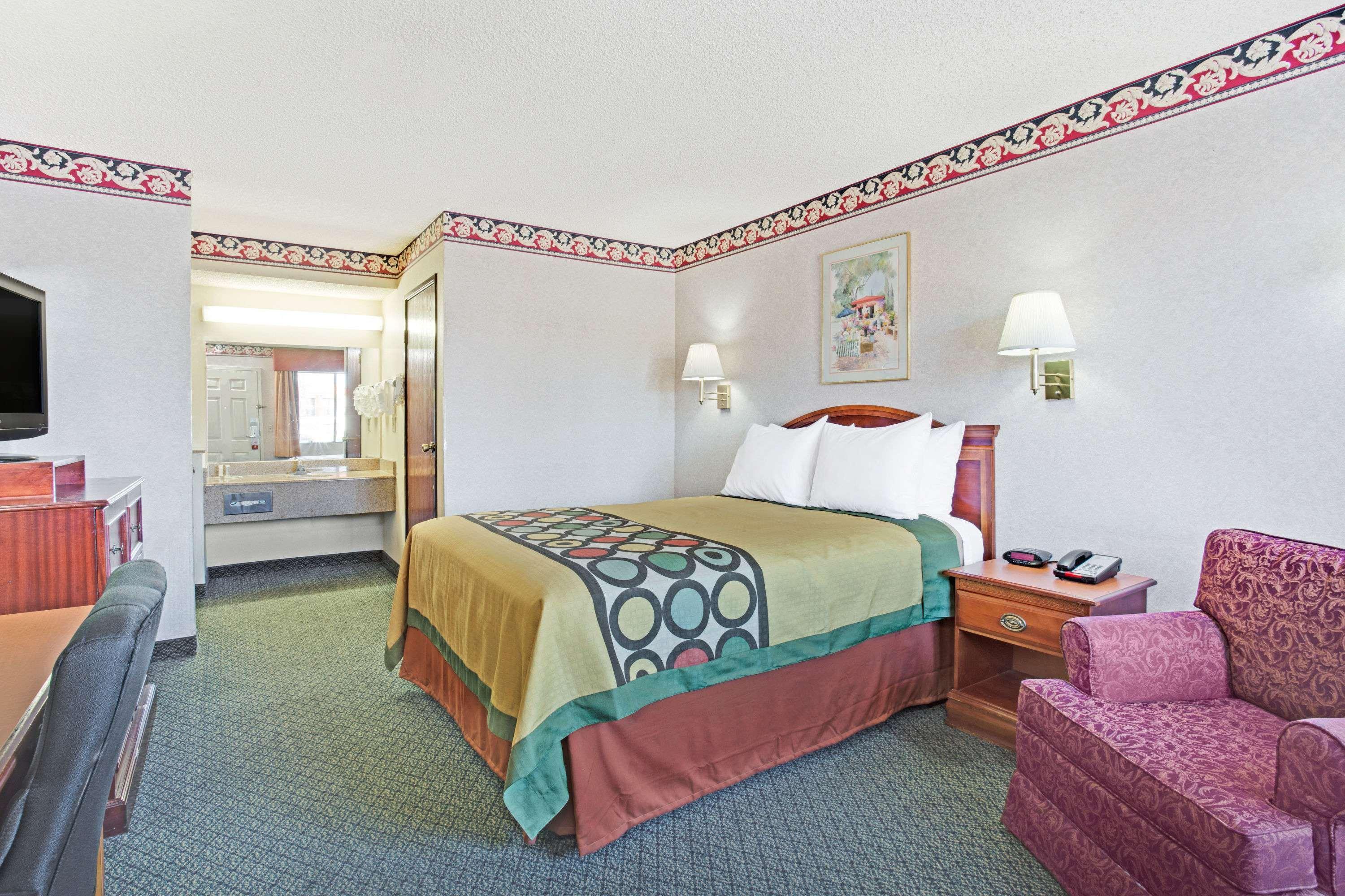 Super 8 by Wyndham Tucson Downtown Convention Center — photo 5