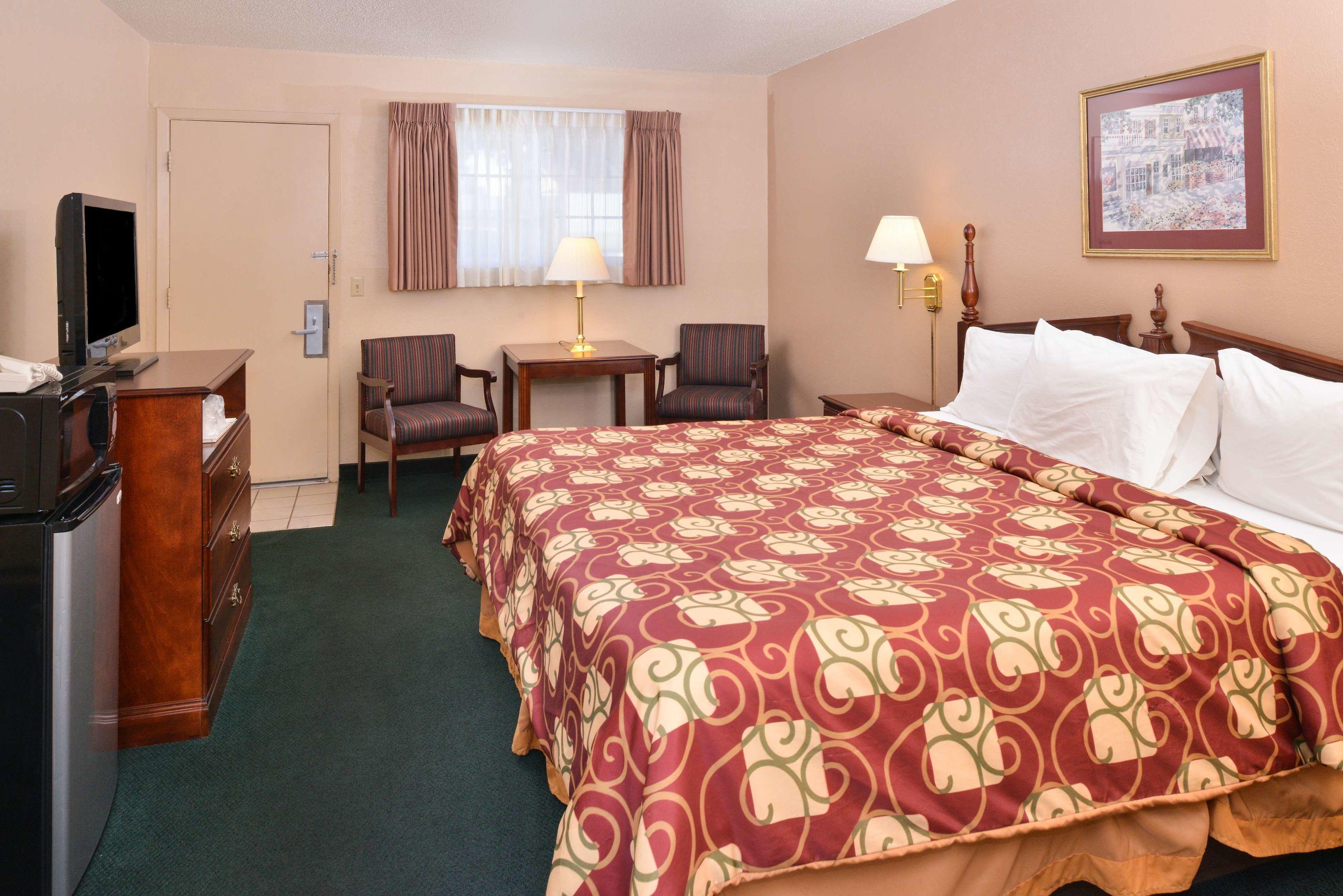 Americas Best Value Inn & Suites — photo 4