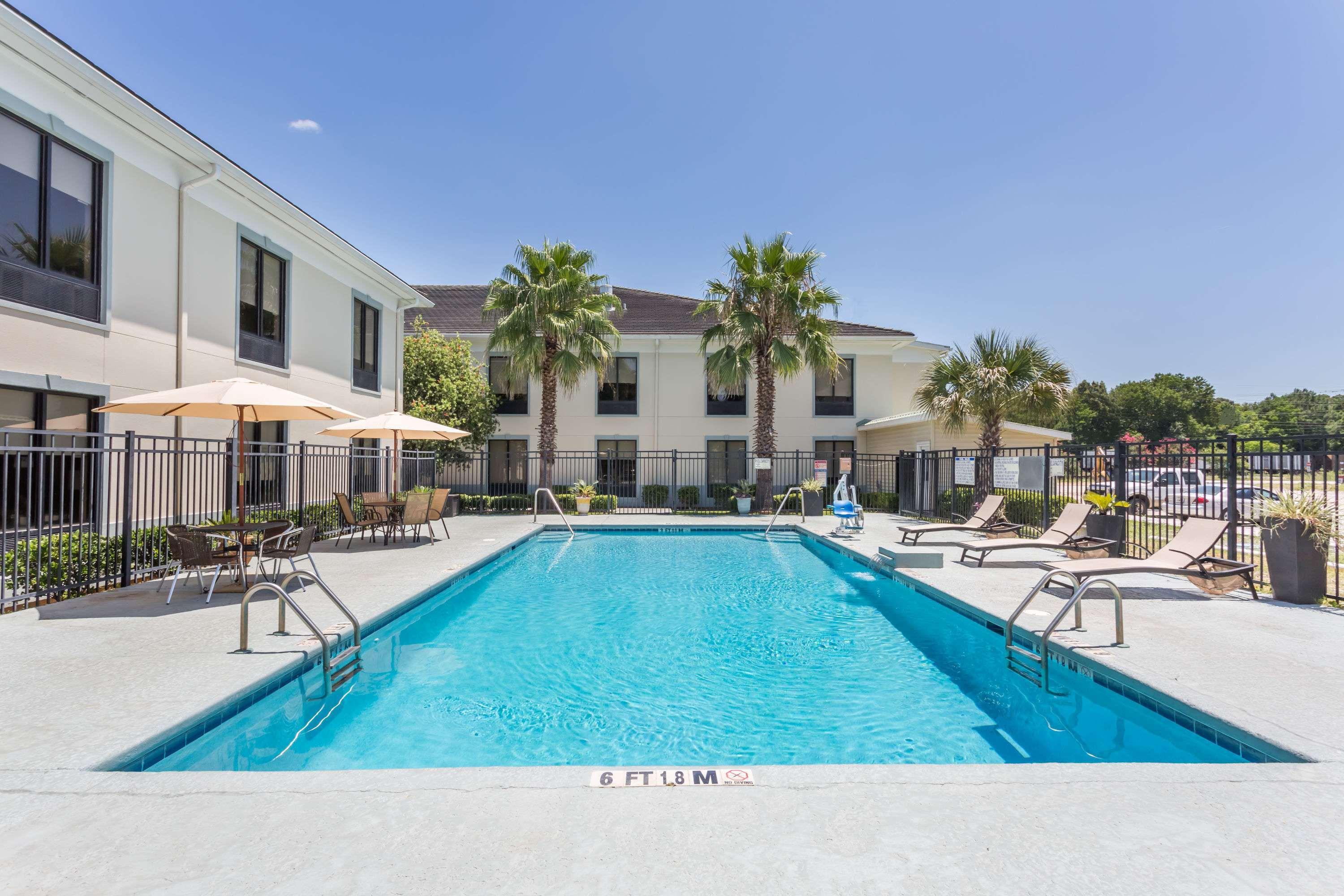 Baymont Inn & Suites Savannah/Garden City