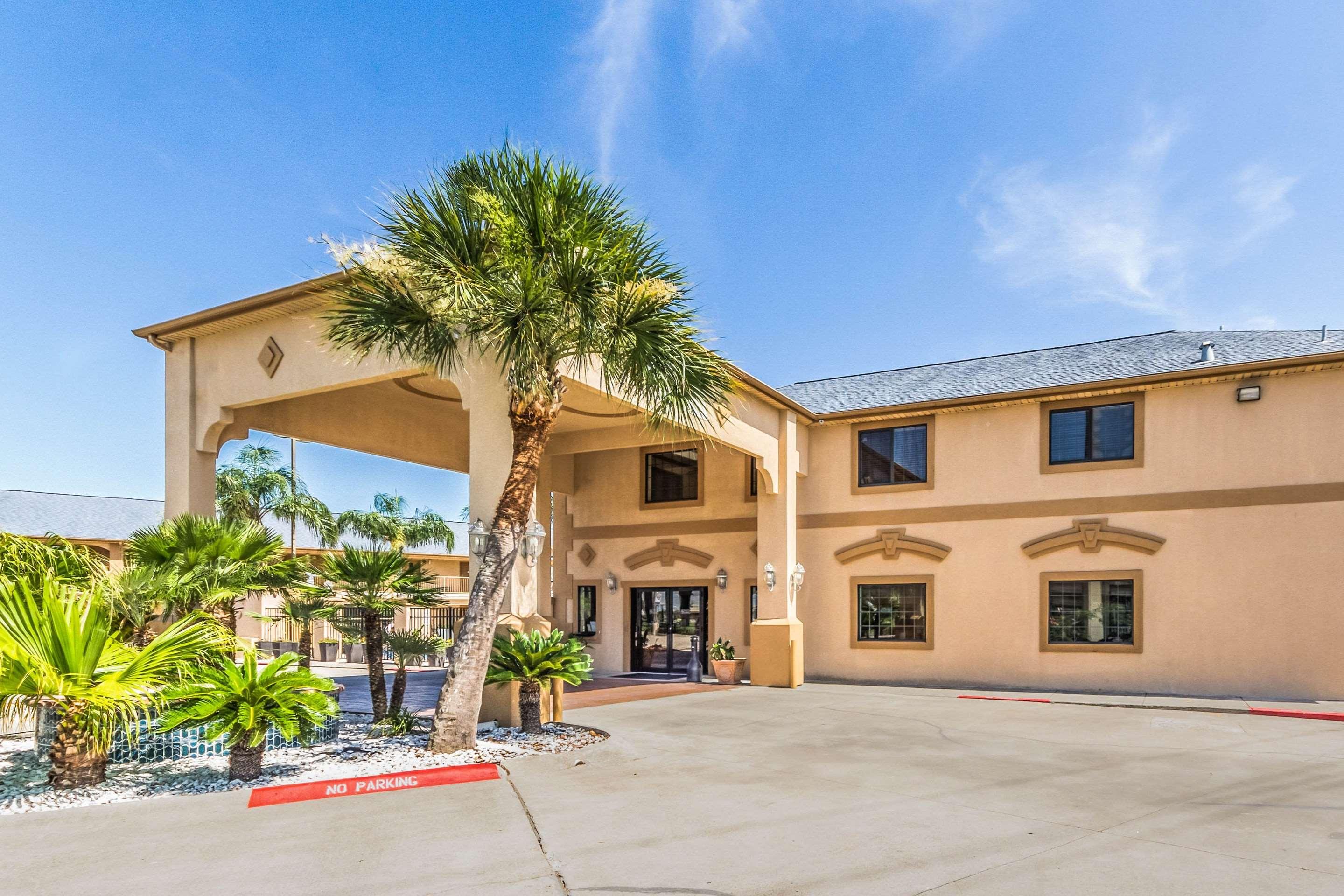 Econo Lodge & Suites — photo 5