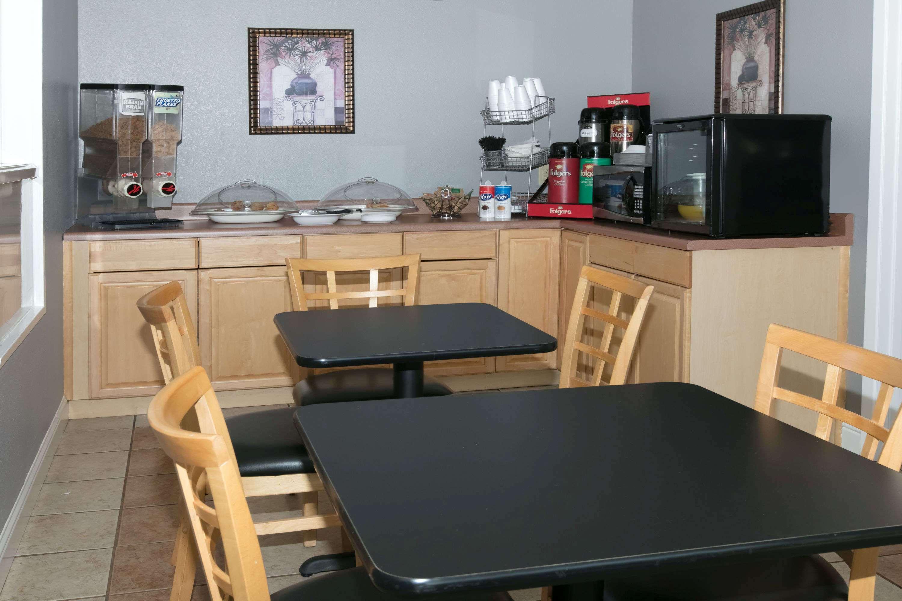 Knights Inn Longview — photo 4