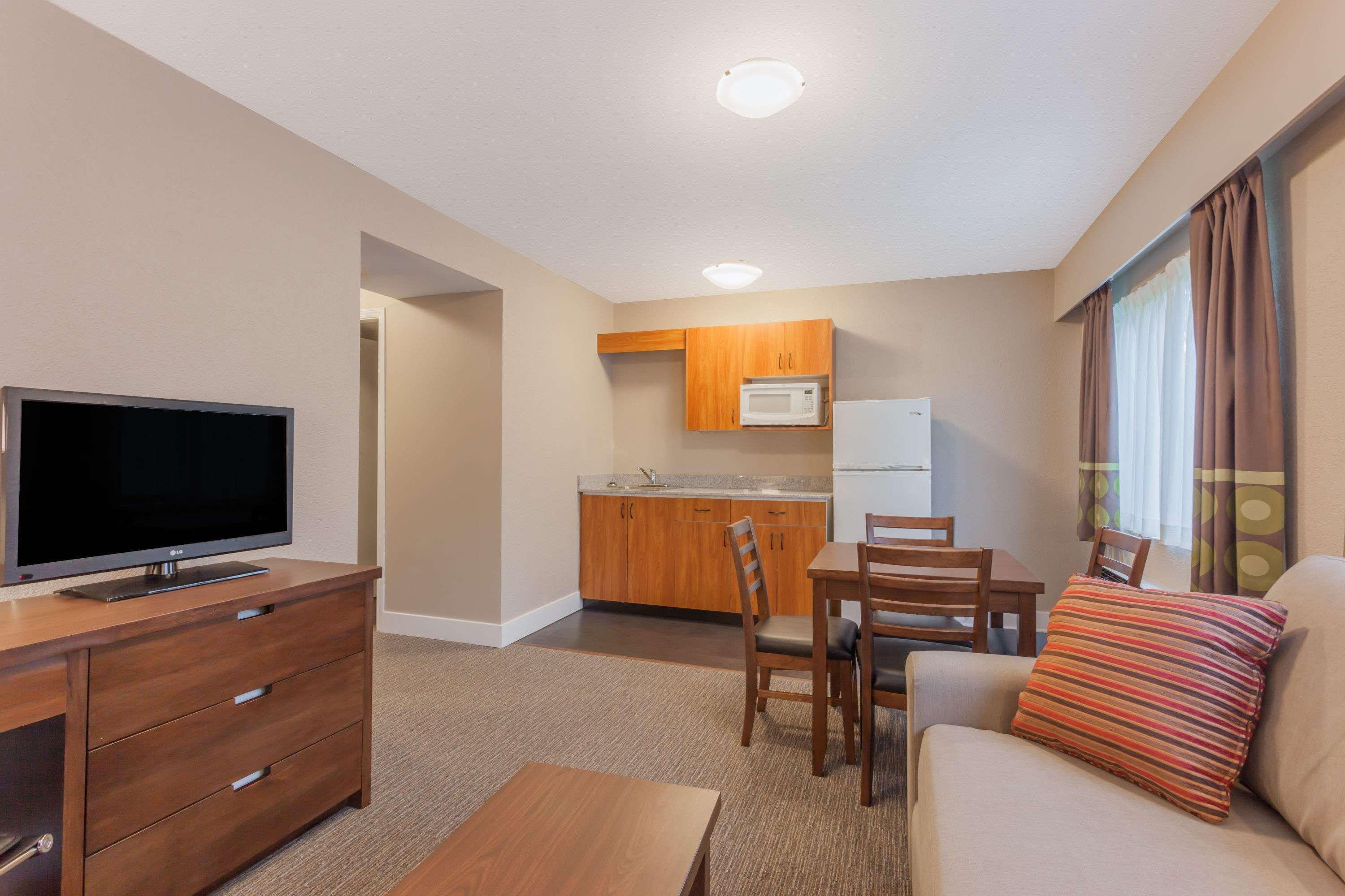 Super 8 by Wyndham Abbotsford BC — photo 4