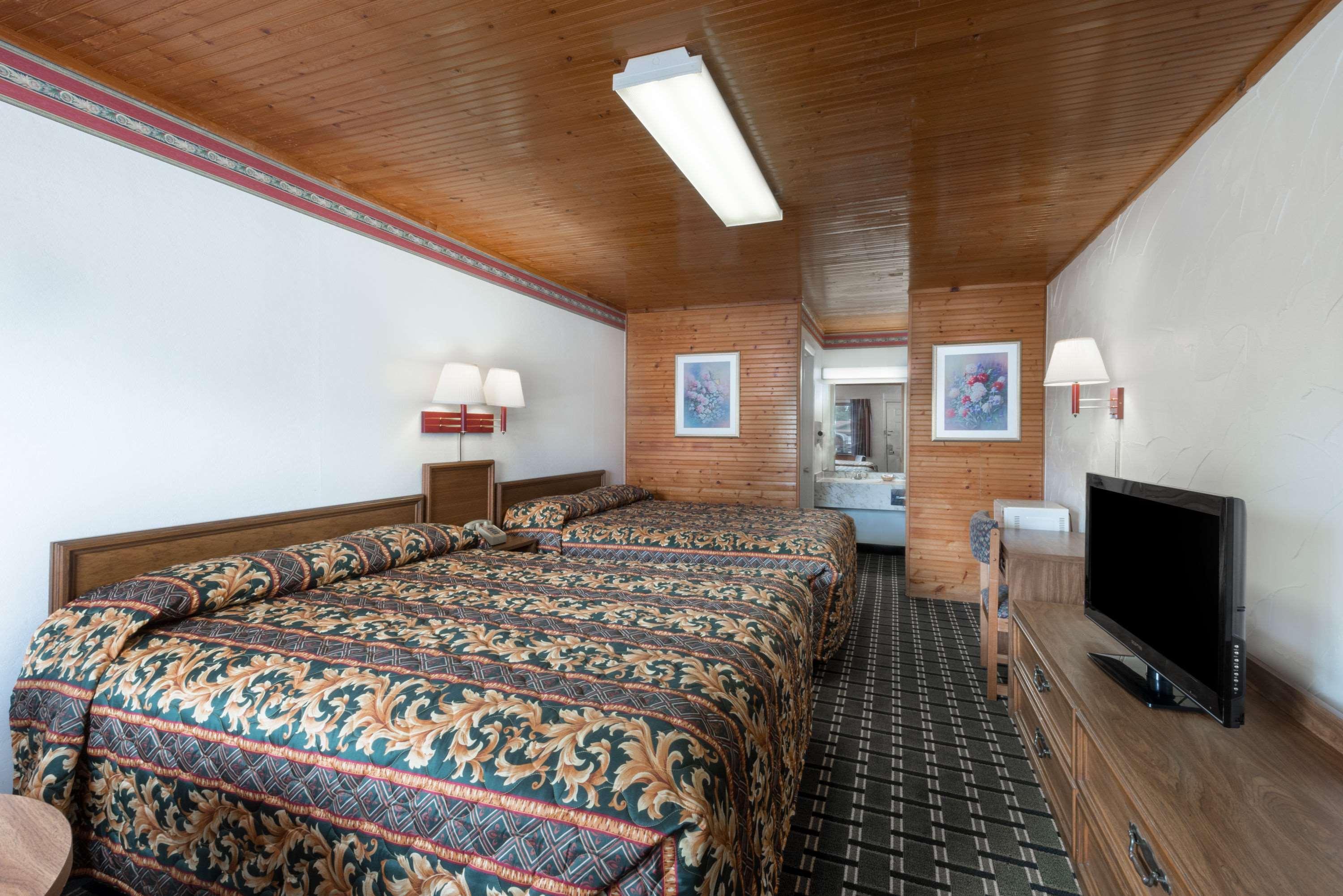 Knight's Inn — photo 5
