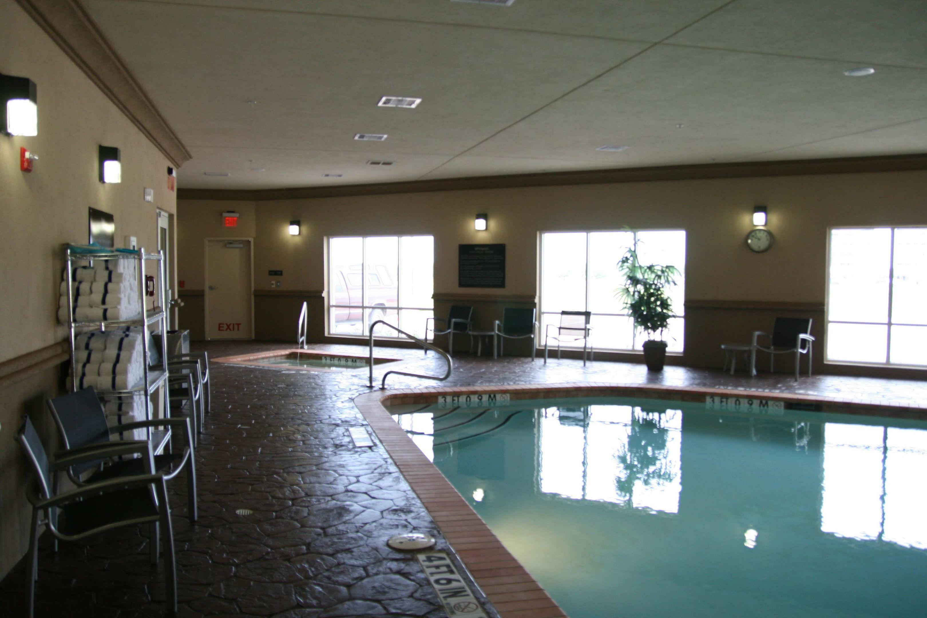 Hampton Inn & Suites Cleburne — photo 5