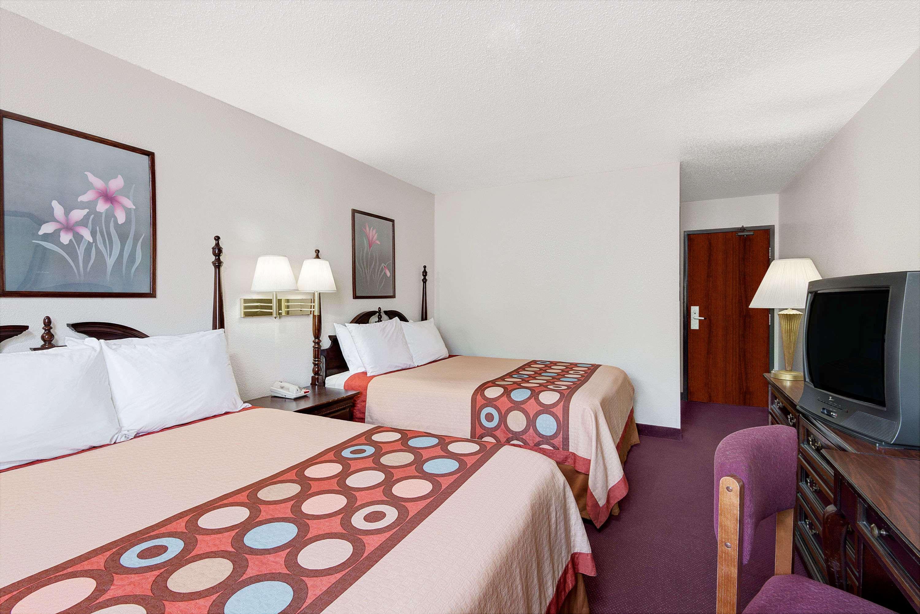 Super 8 by Wyndham Waynesburg — photo 4
