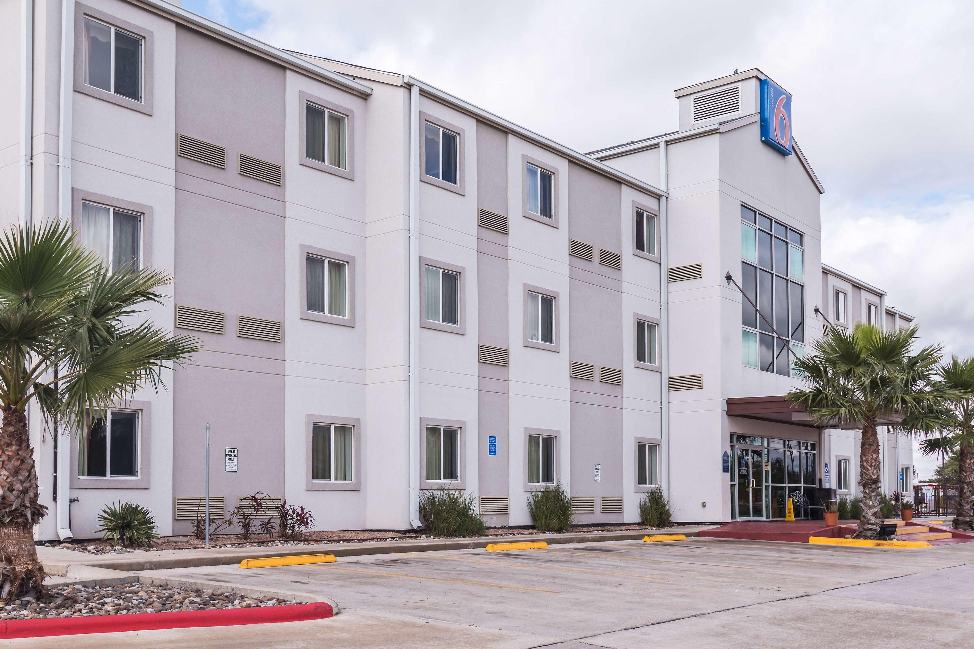 Motel 6 Eagle Pass Lakeside — photo 4