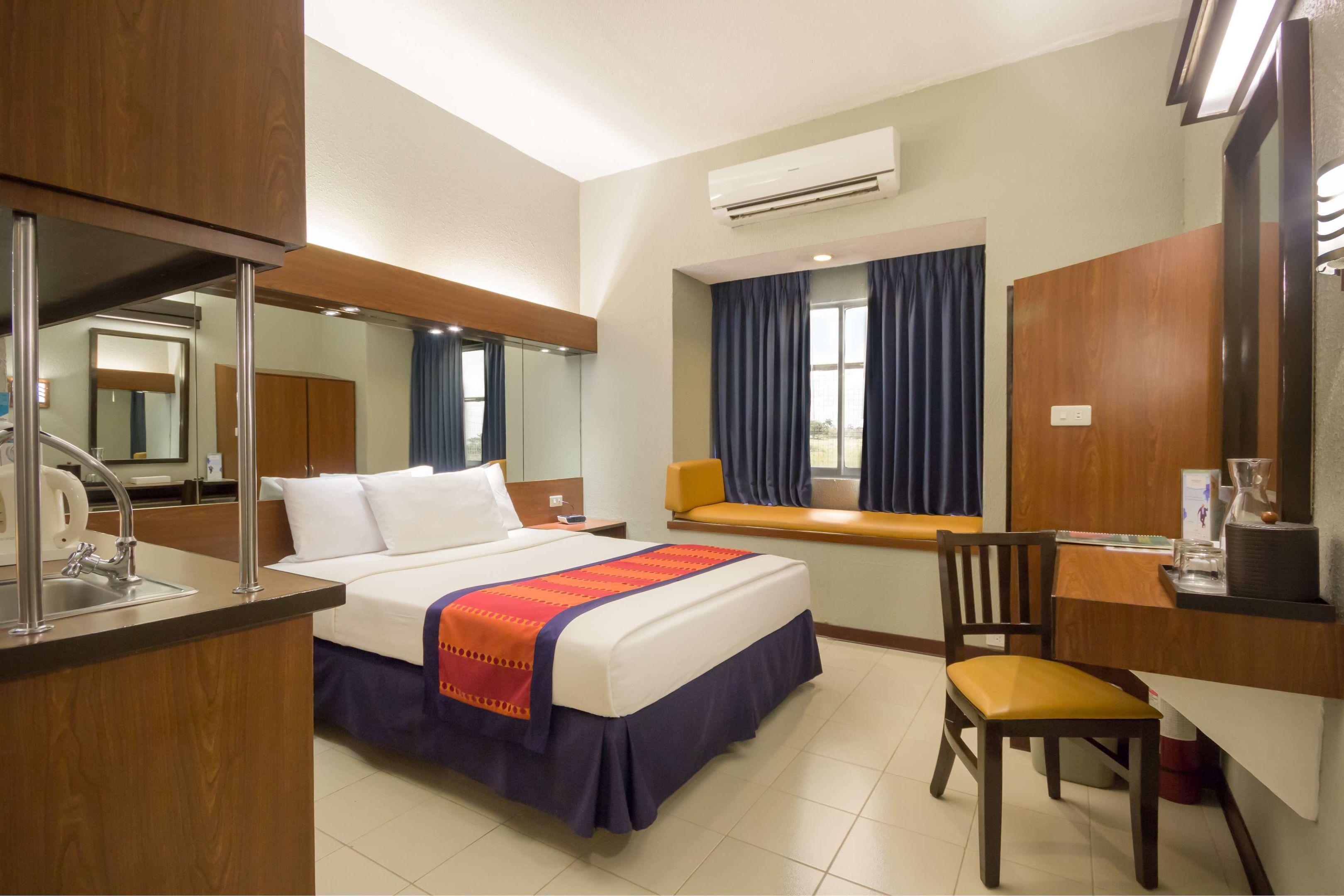 Microtel Inn & Suites By Wyndham Eagle Ridge — photo 4