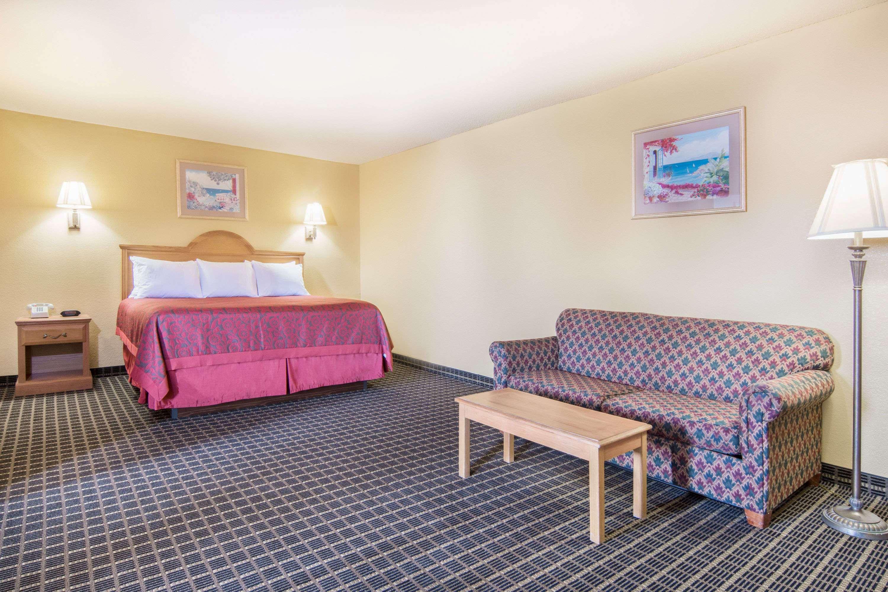 Days Inn San Antonio Interstate Hwy 35 North — photo 4
