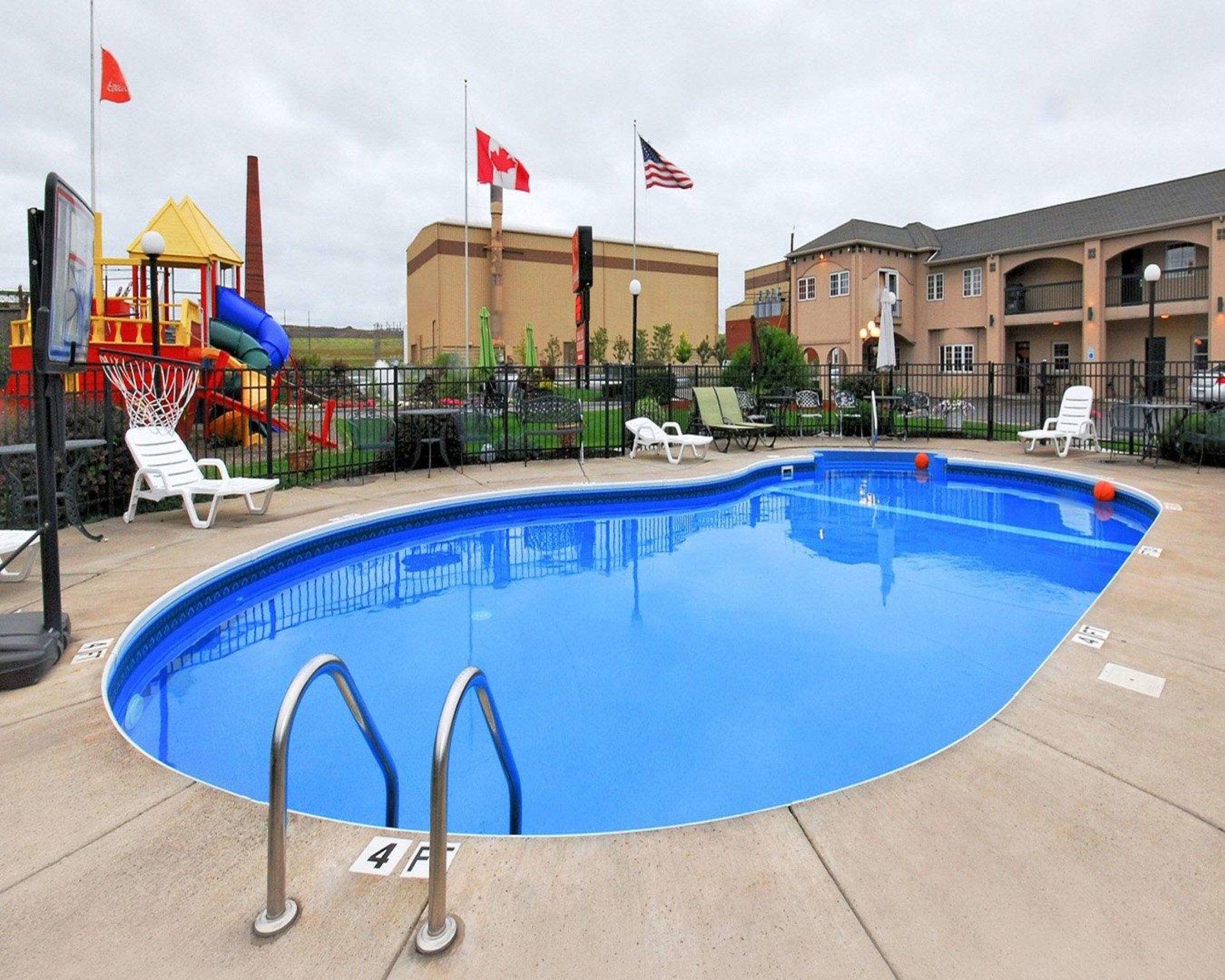 Econo Lodge At The Falls North — photo 4