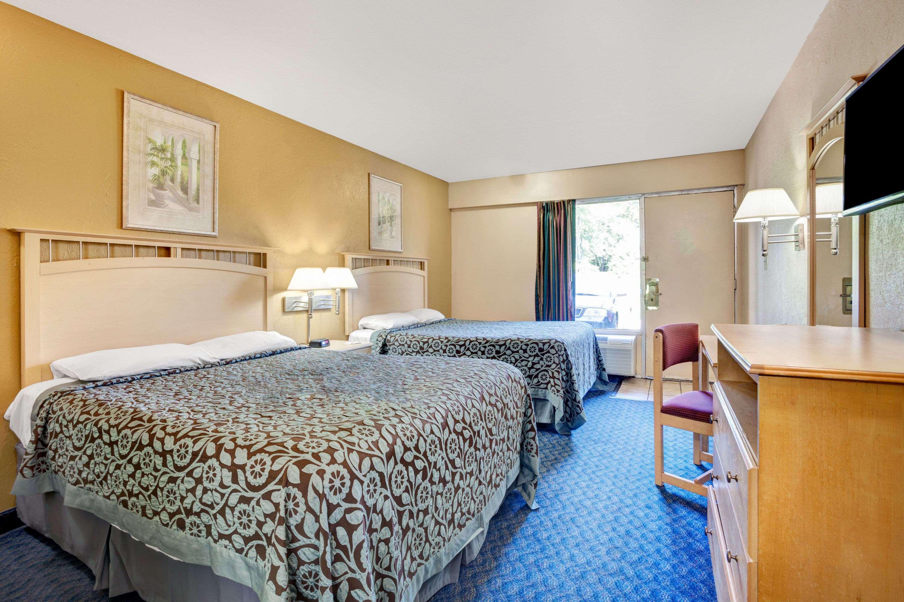 Days Inn Louisville Airport Fair & Expo Center — photo 5