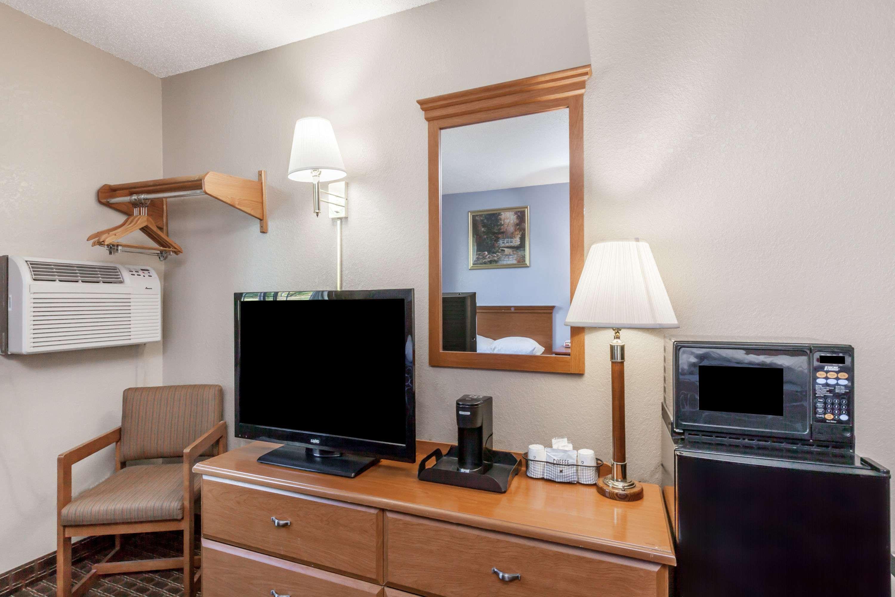 Super 8 by Wyndham Johnstown/Gloversville — photo 3
