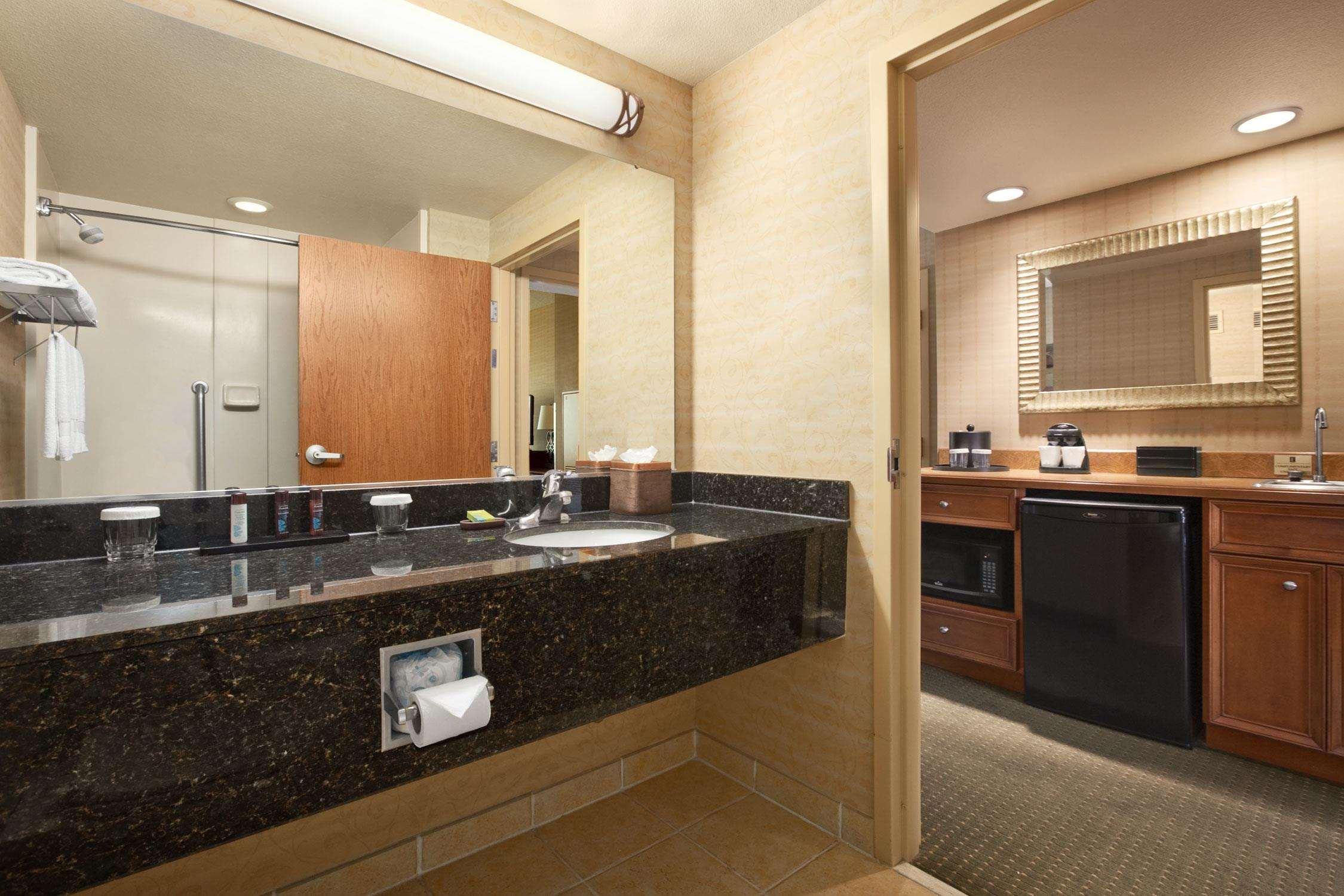 Embassy Suites by Hilton Hot Springs Hotel & Spa — photo 4