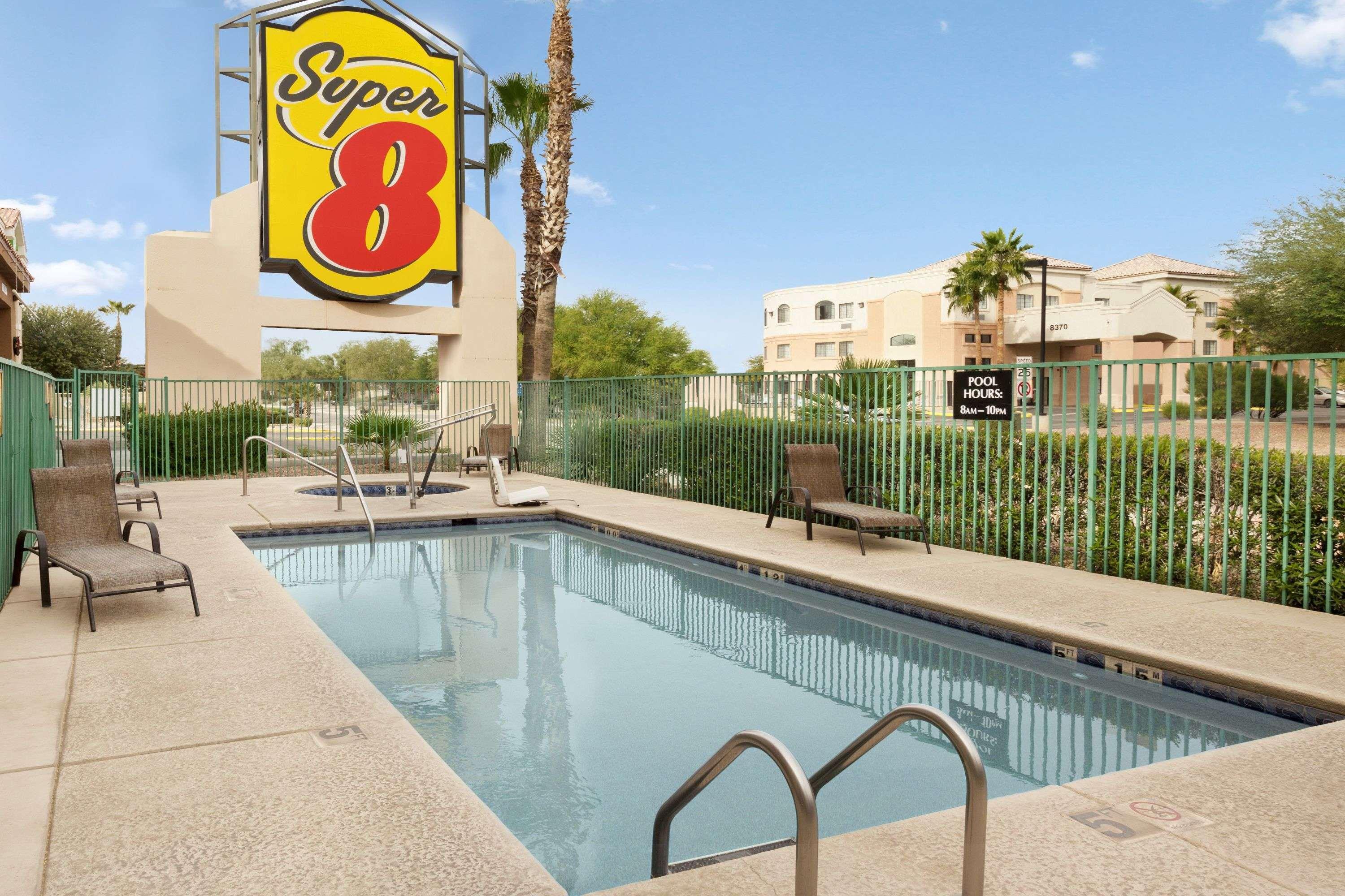 Super 8 by Wyndham Marana/Tucson Area — photo 4