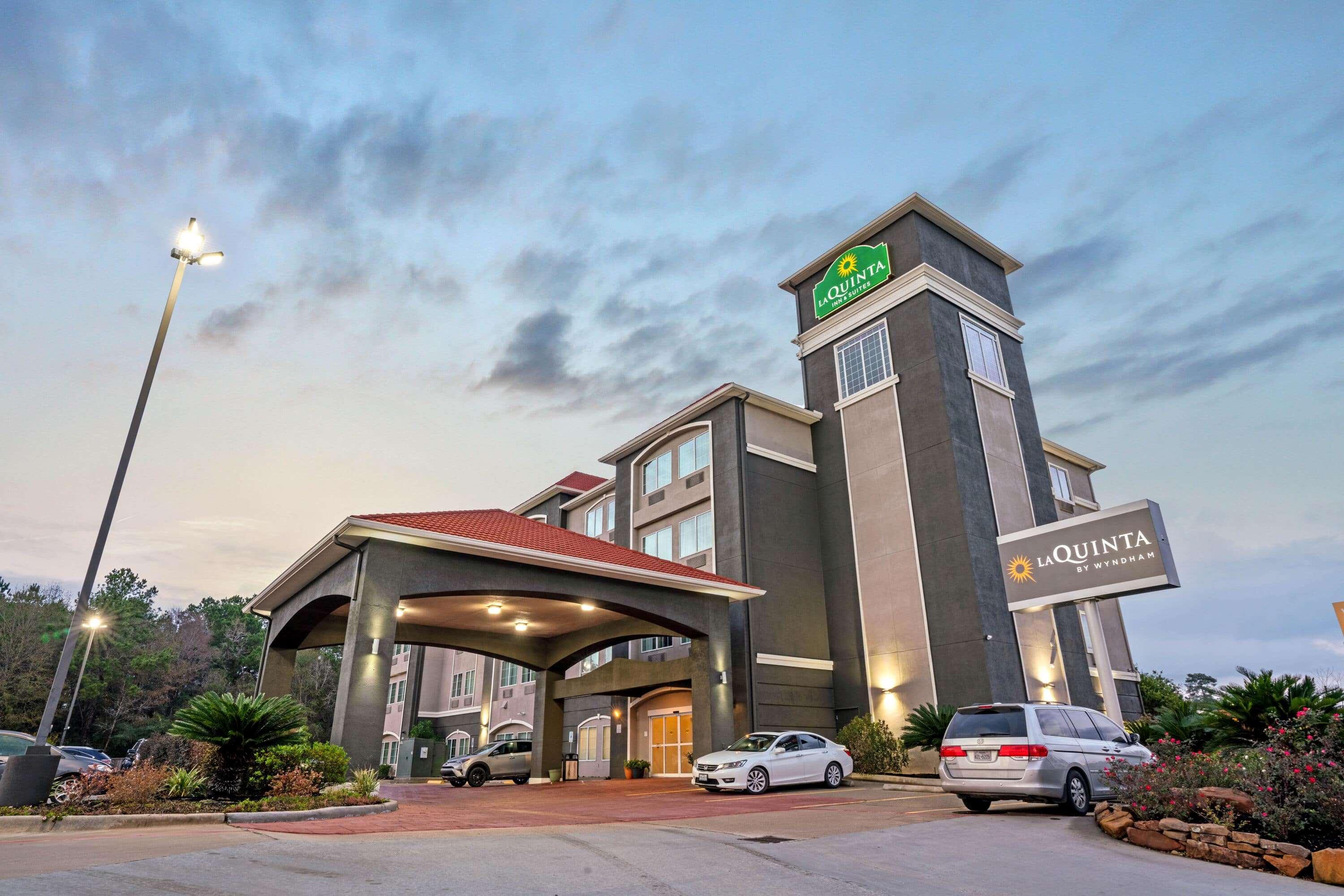 La Quinta Inn & Suites Woodlands Northwest — photo 3